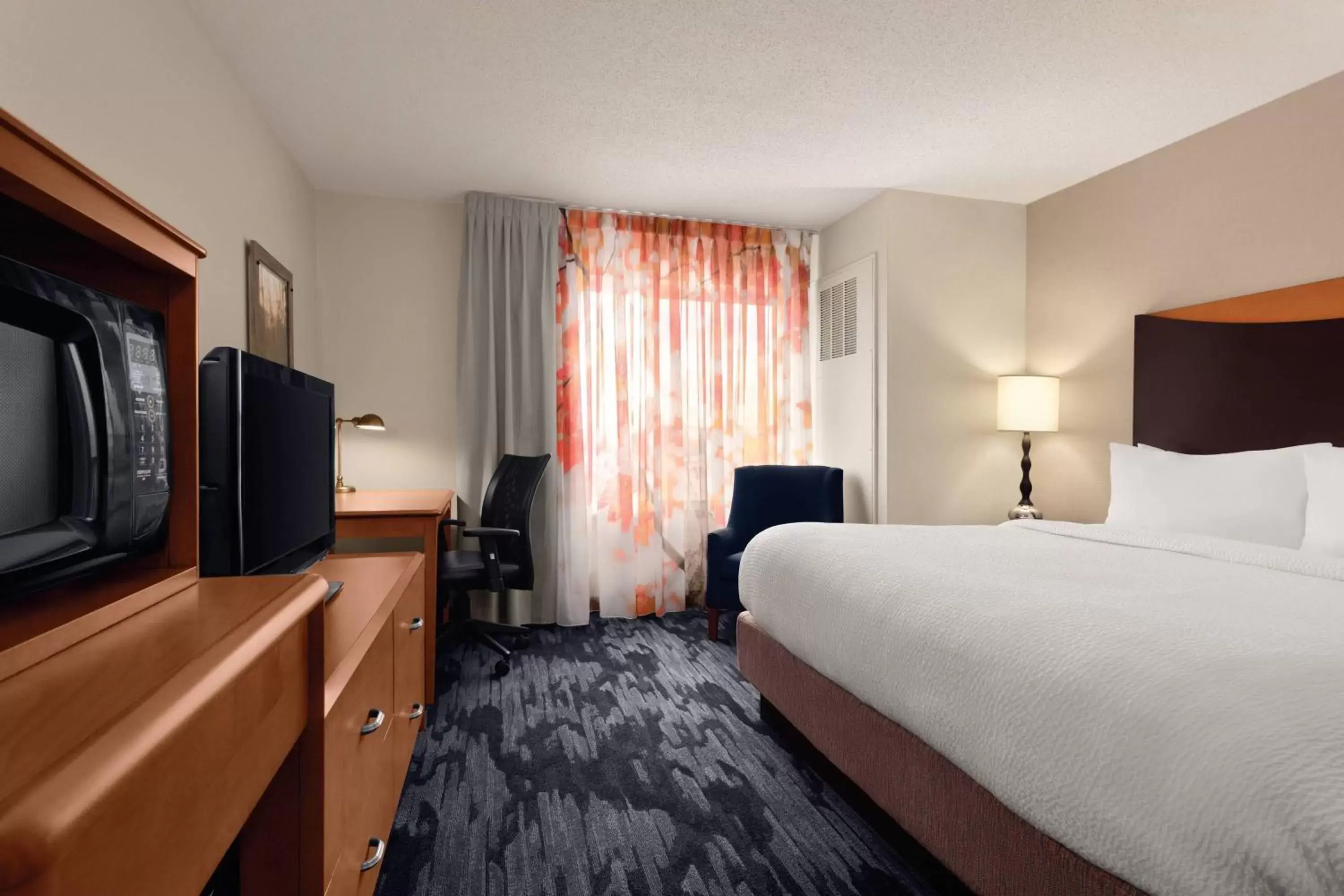 Photo of the whole room, Bed in Fairfield Inn & Suites by Marriott Tupelo