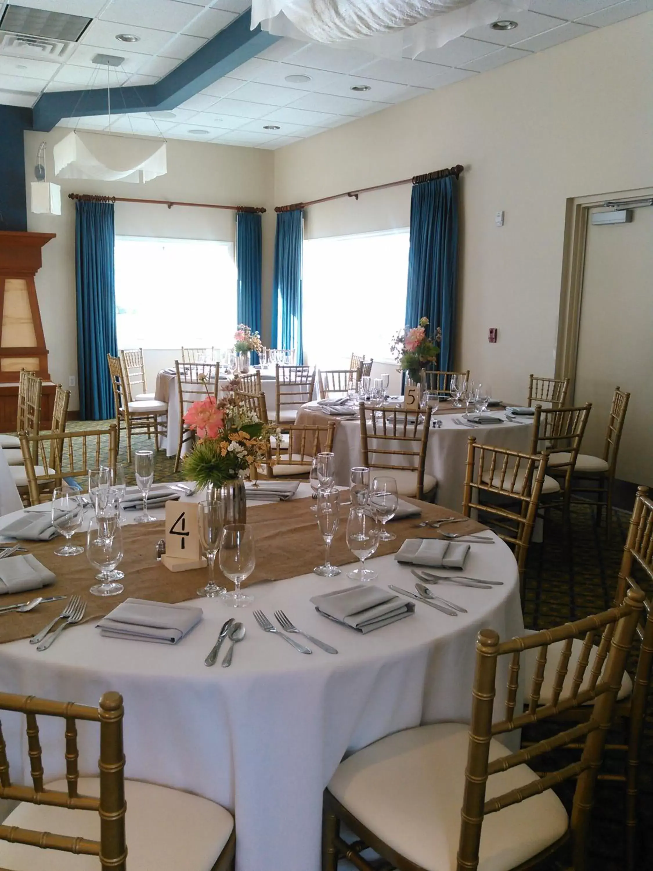 Banquet/Function facilities, Restaurant/Places to Eat in Bay Pointe Inn