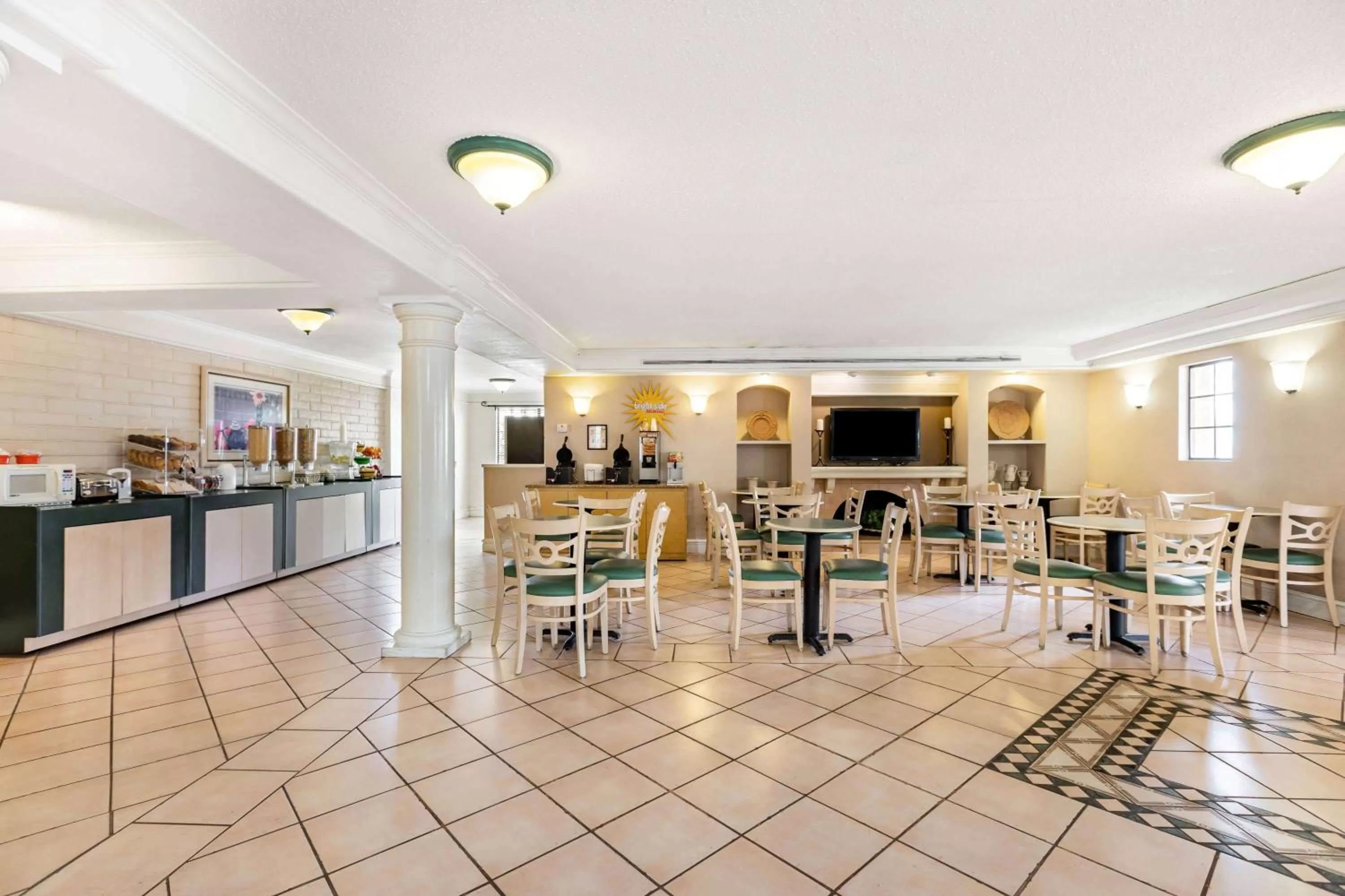 Restaurant/places to eat in La Quinta Inn by Wyndham El Paso West