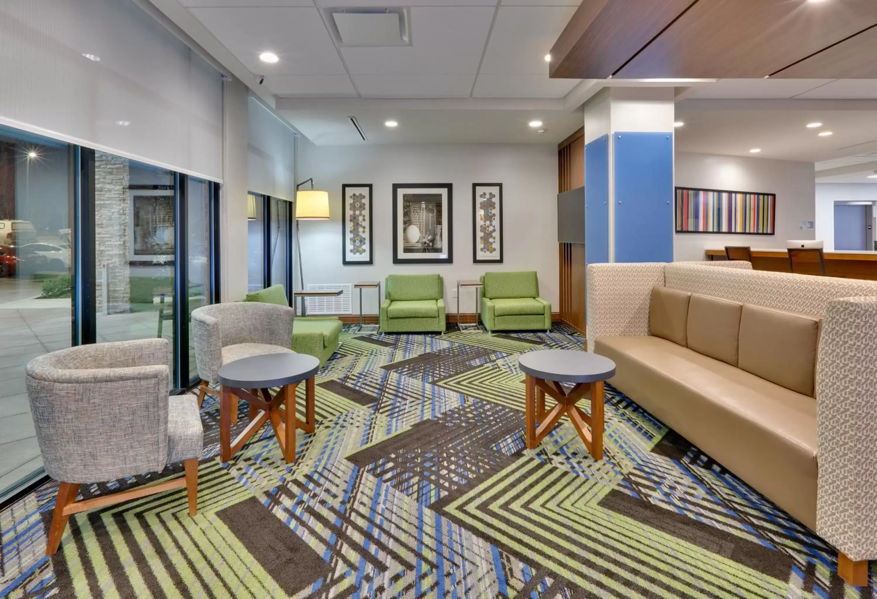 Property building, Seating Area in Holiday Inn Express & Suites Fort Worth North - Northlake, an IHG Hotel
