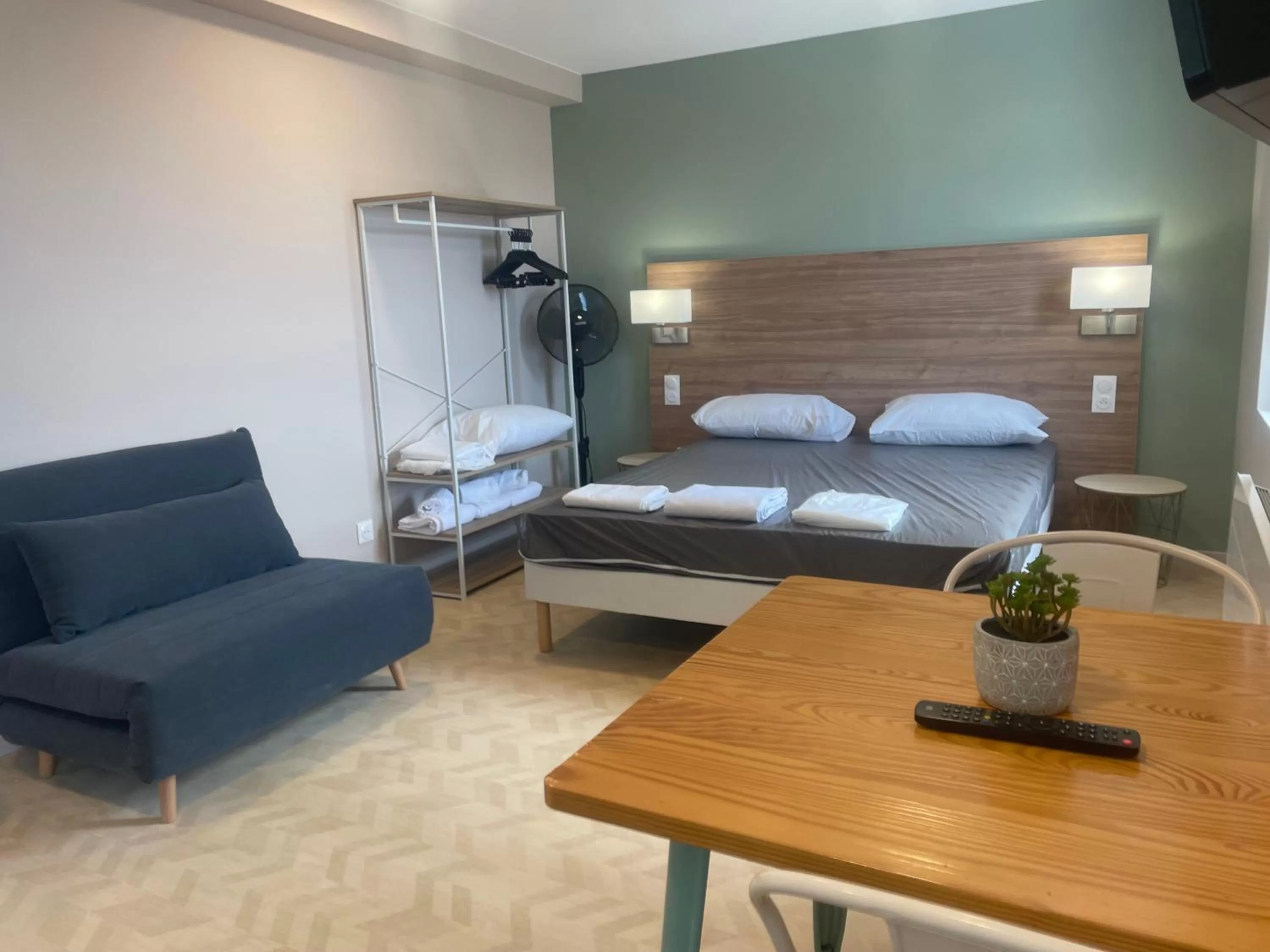 Photo of the whole room, Bed in Hotel de la Terrasse