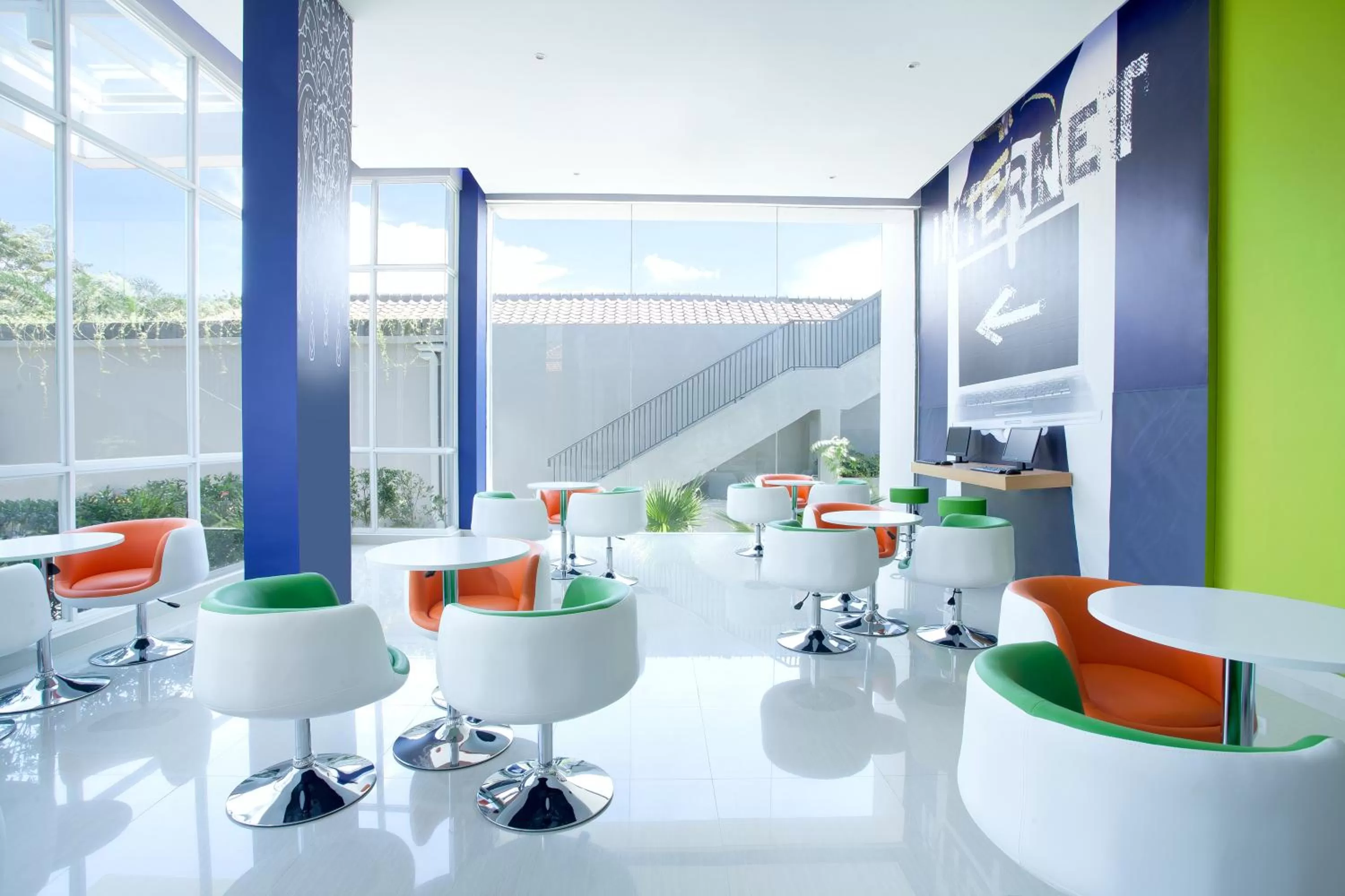 Restaurant/places to eat in Ibis Budget Semarang Tendean