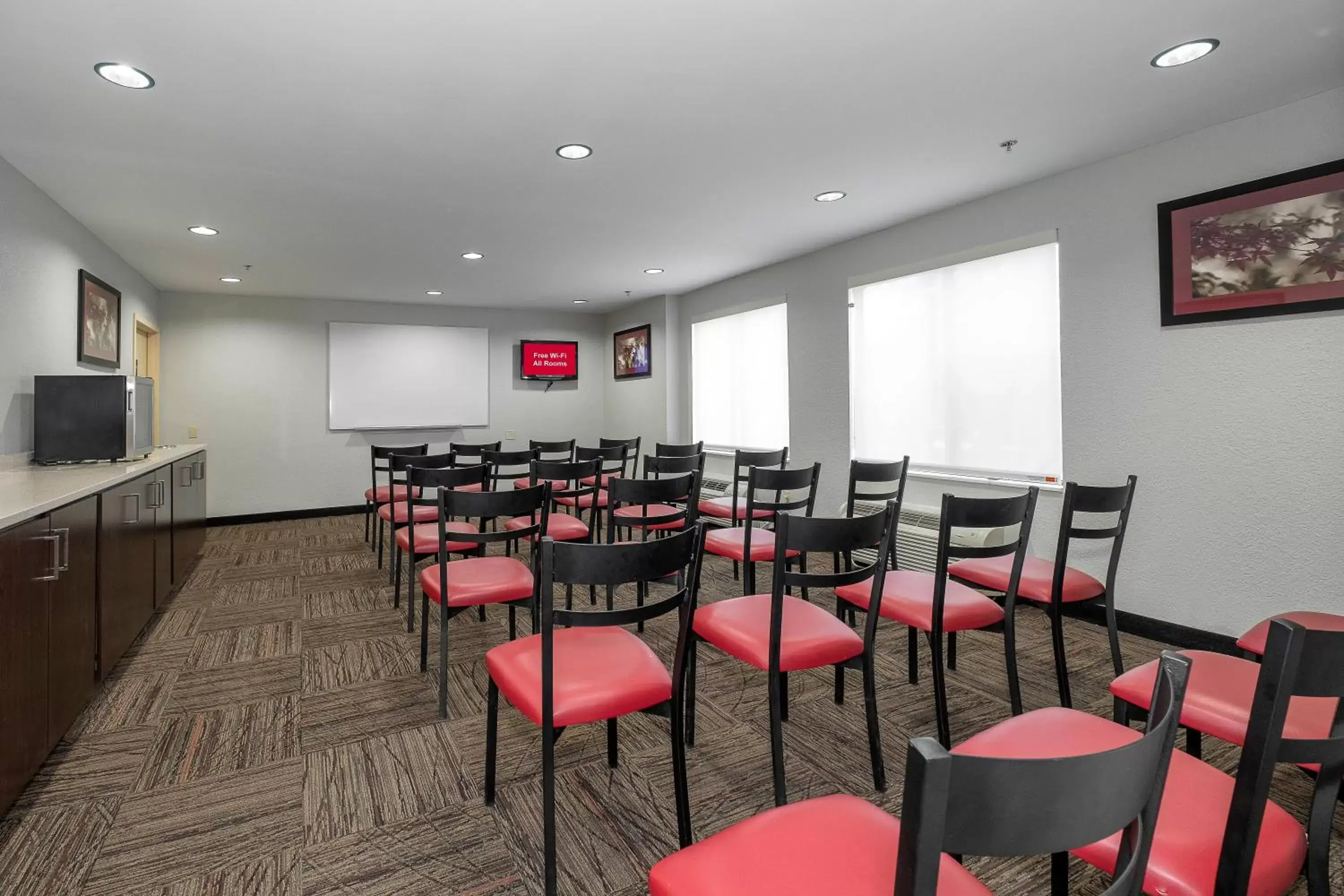 Meeting/conference room in Red Roof Inn PLUS+ Jacksonville – Southpoint