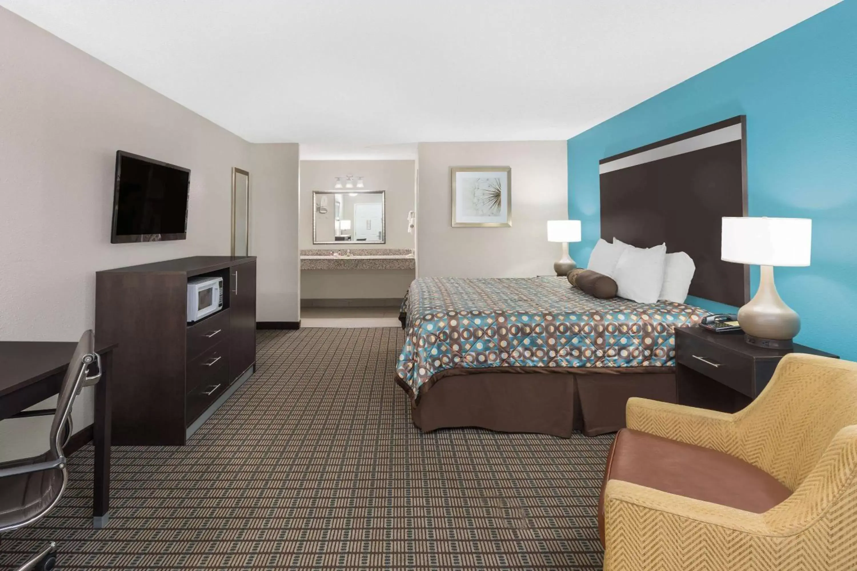 Photo of the whole room, Bed in Days Inn by Wyndham Barnwell