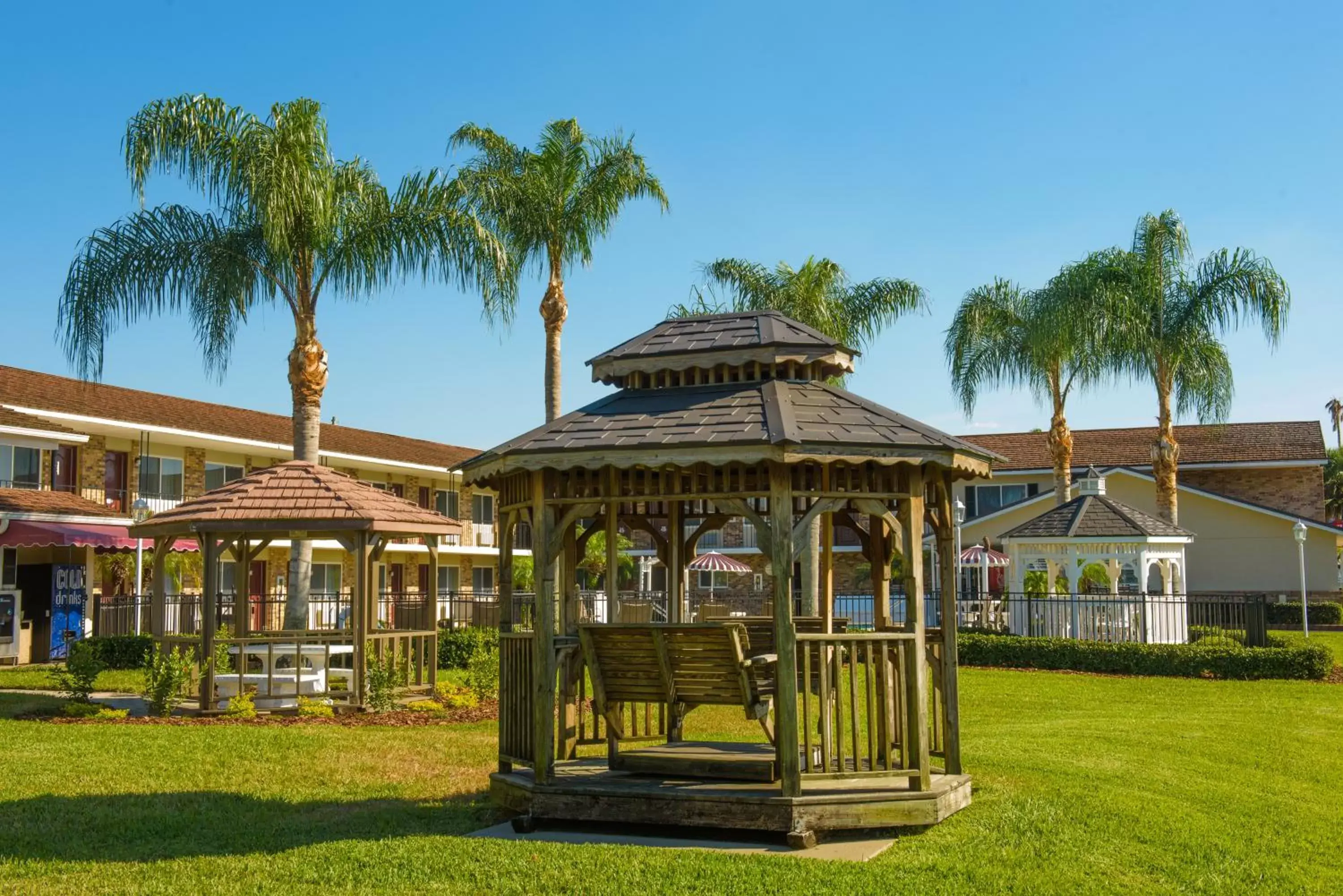 Patio, Property Building in Roadstar Hotel Zephyrhills