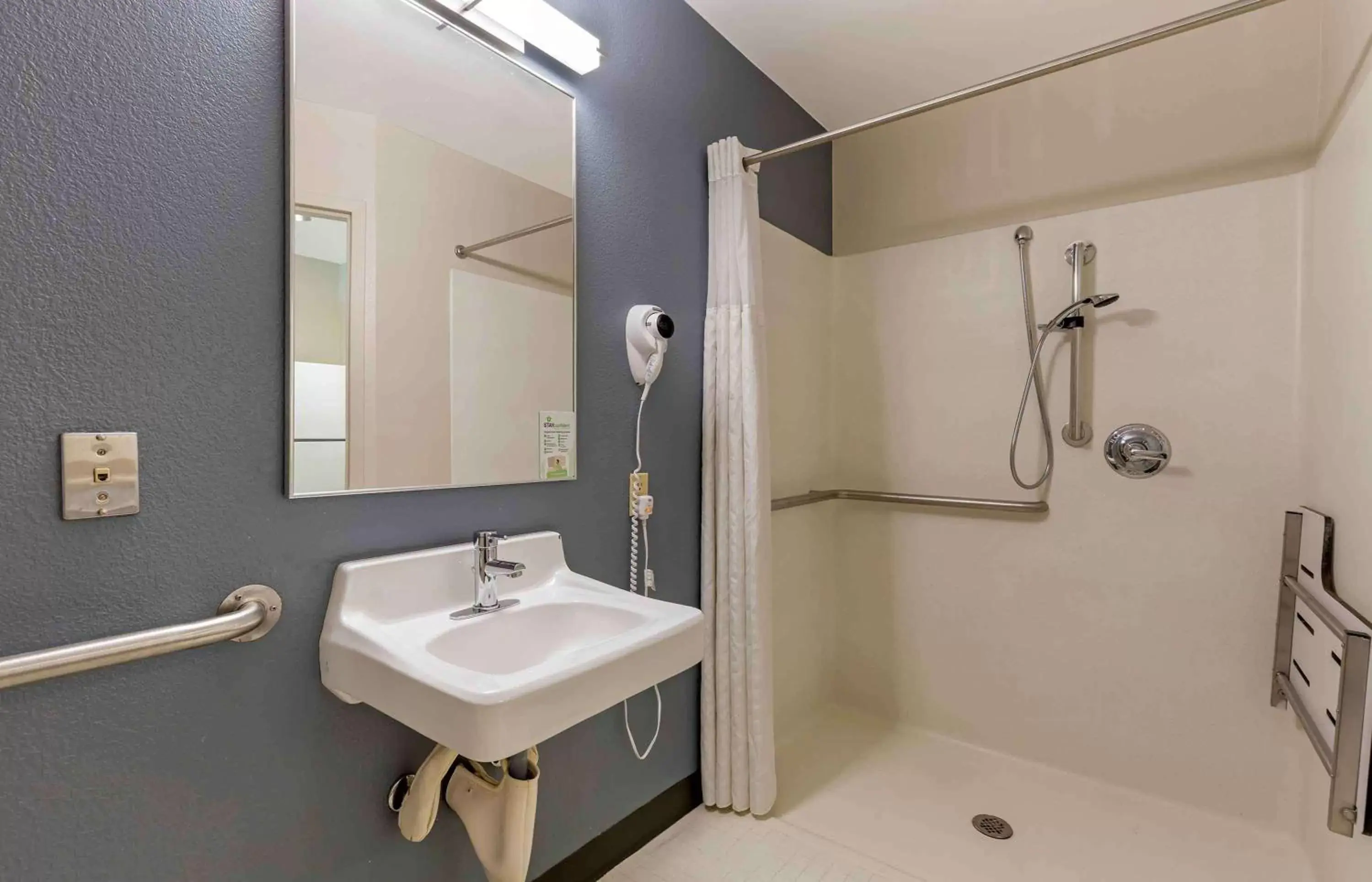 Bathroom in Extended Stay America Suites - Washington, DC - Centreville - Manassas