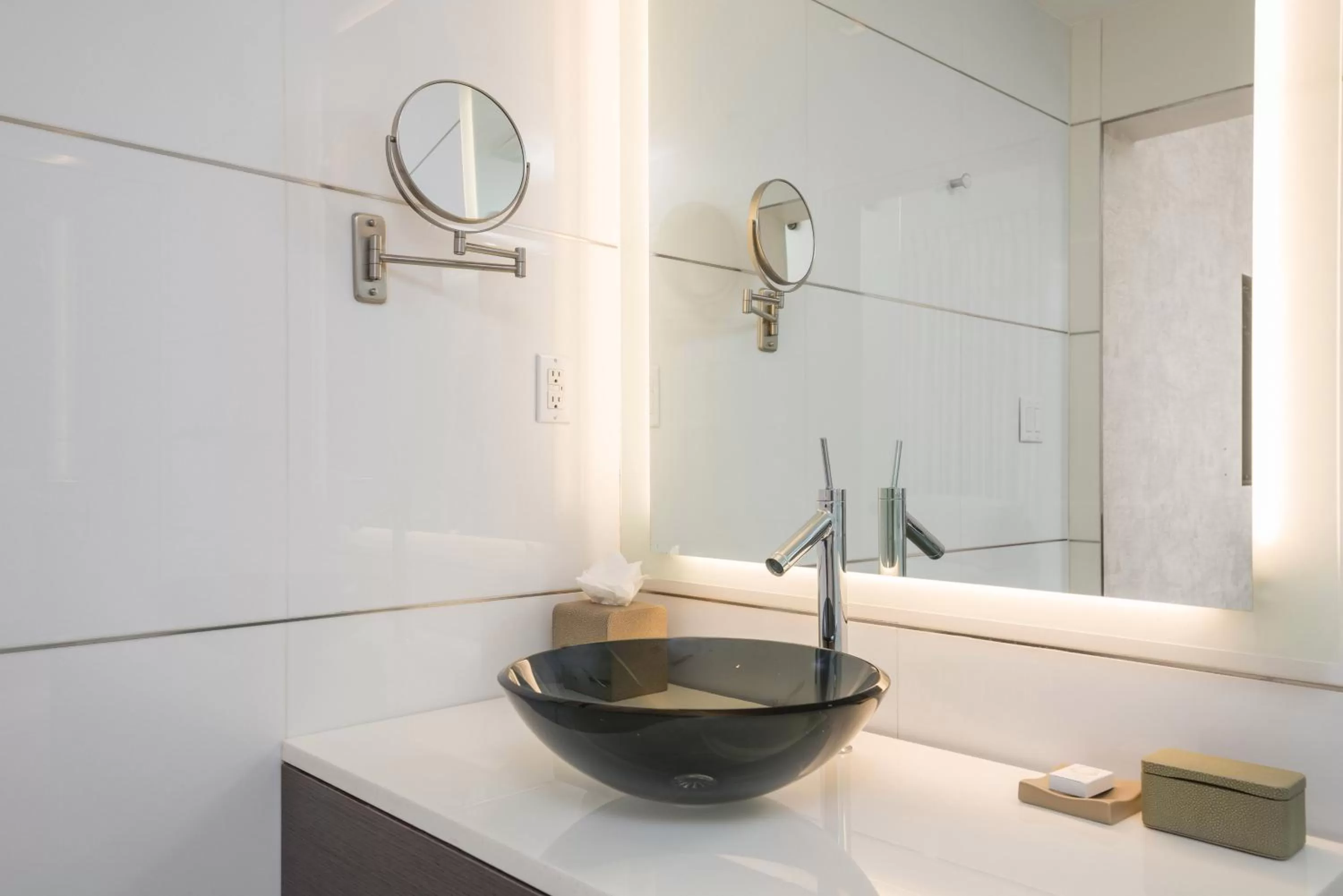 Bathroom in The Marlin Hotel