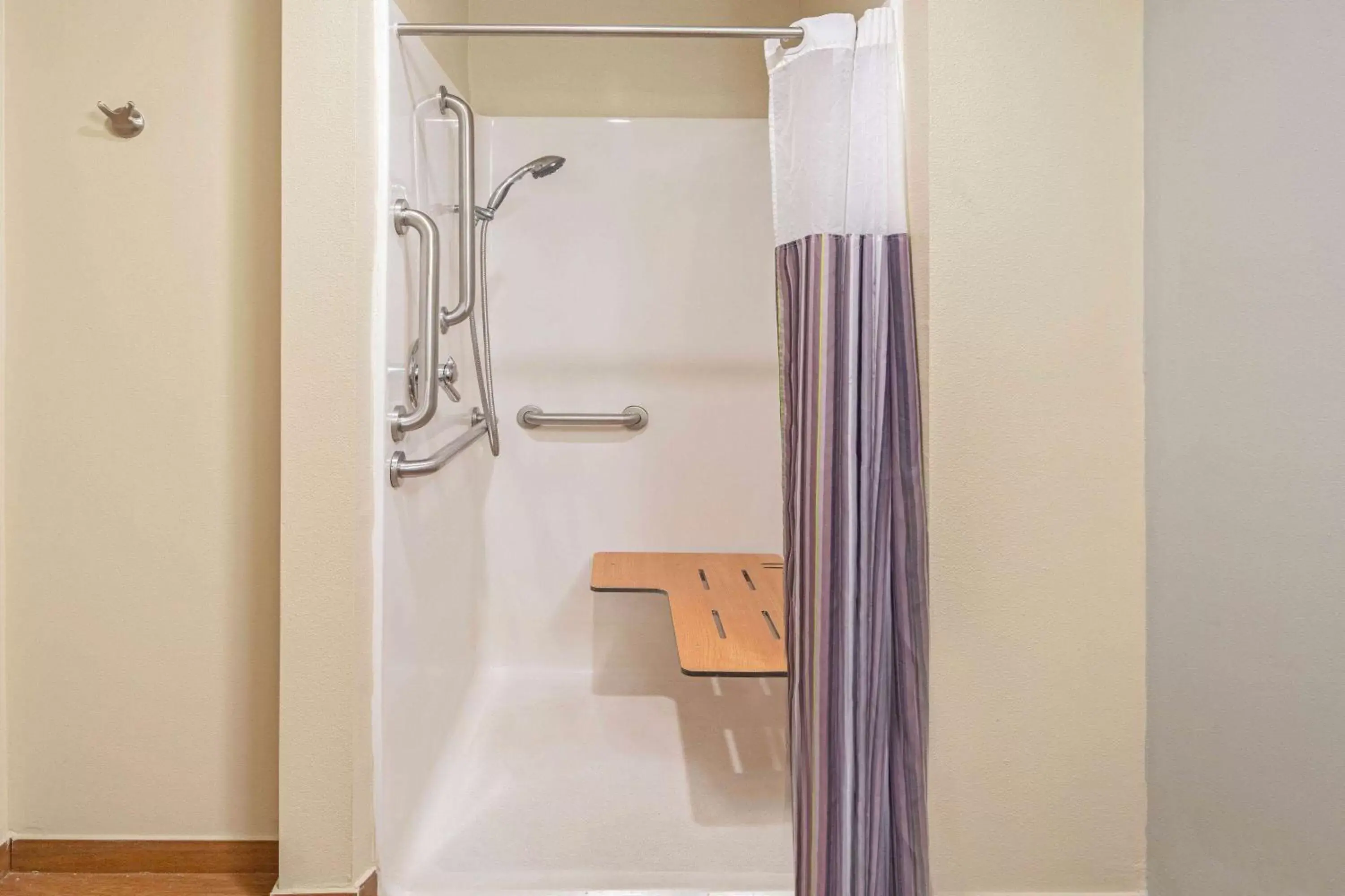 Shower, Bathroom in La Quinta by Wyndham Gonzales LA