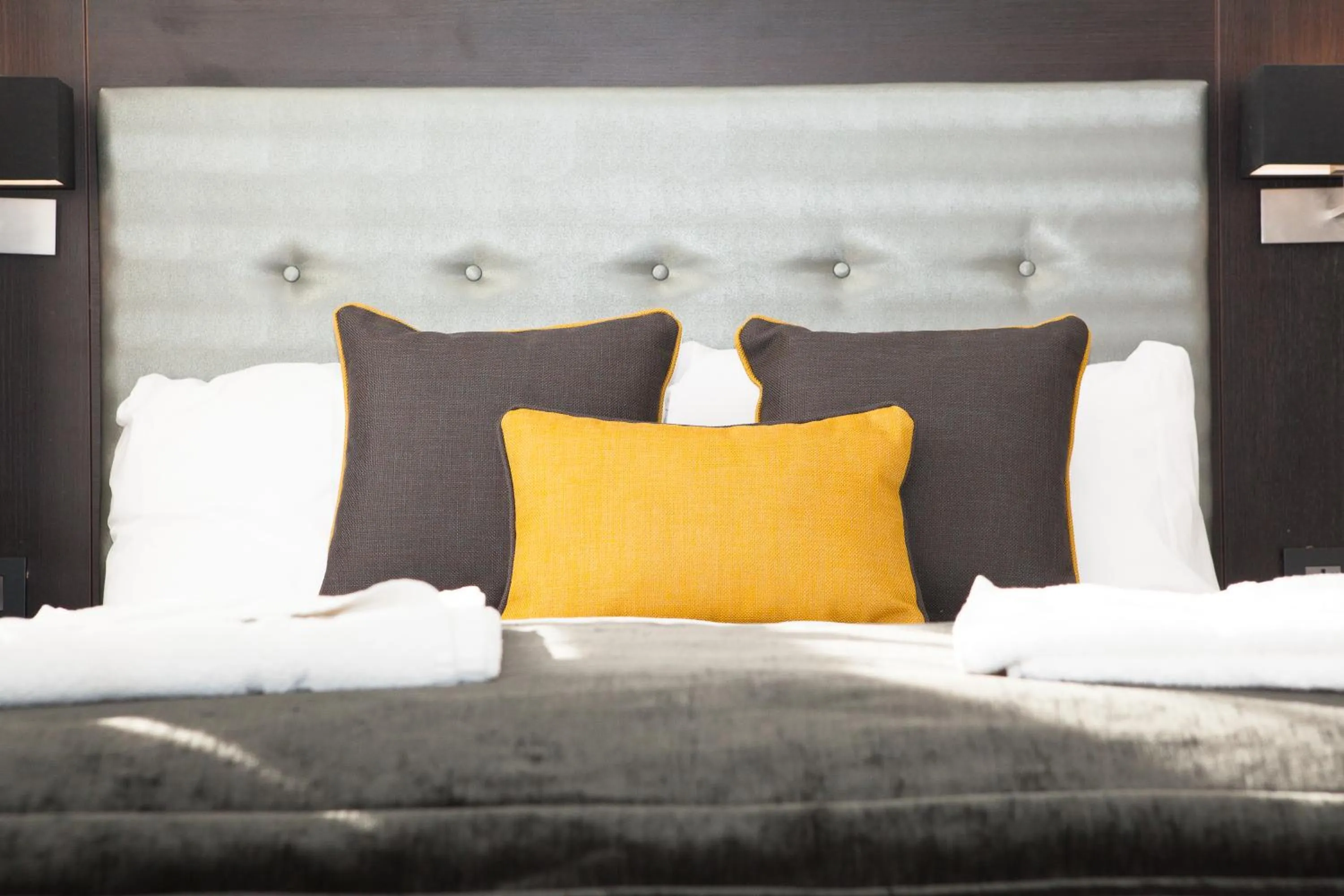 Photo of the whole room, Bed in The Tudor Inn Hotel