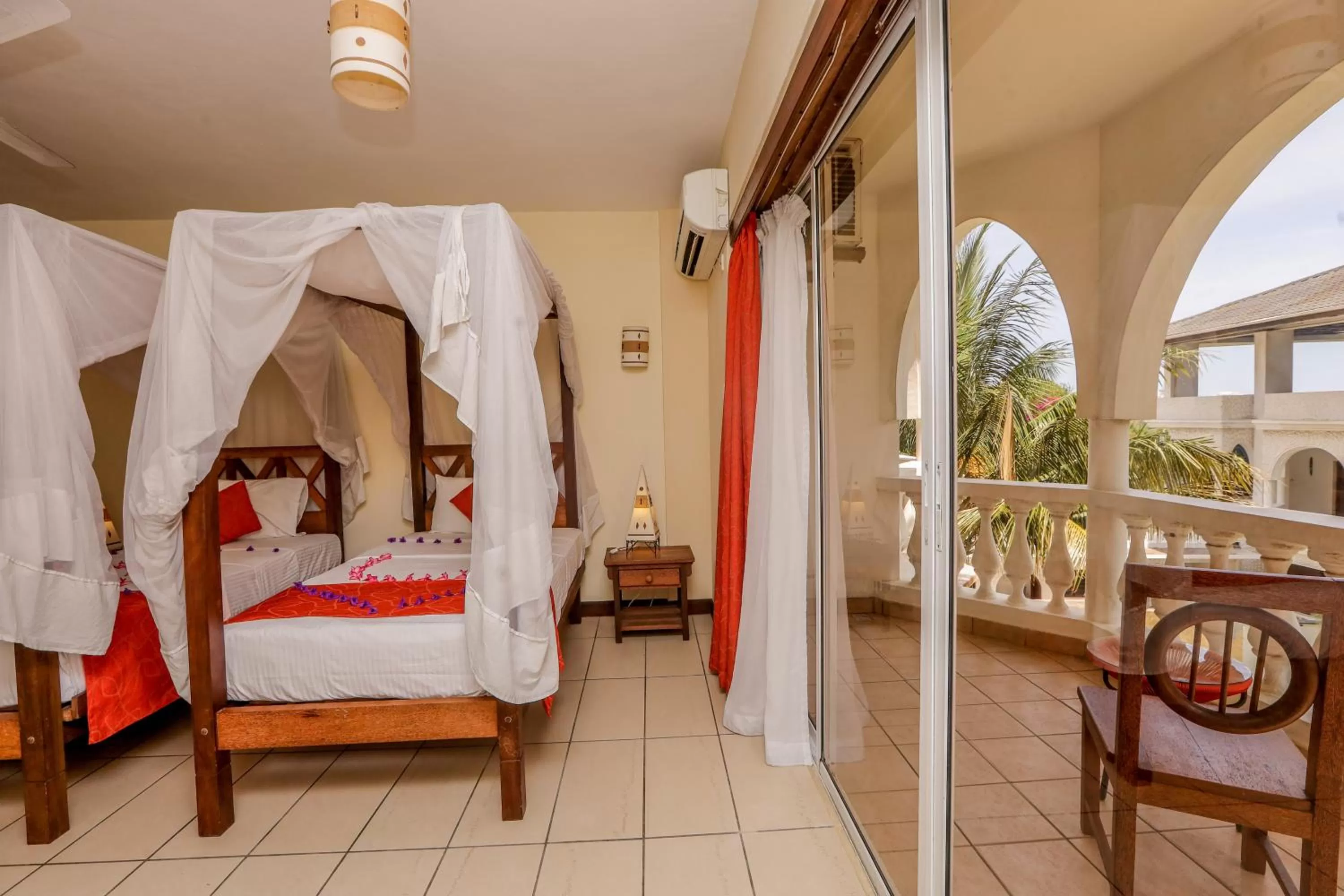 Balcony/Terrace, Bed in CityBlue Creekside Hotel & Suites