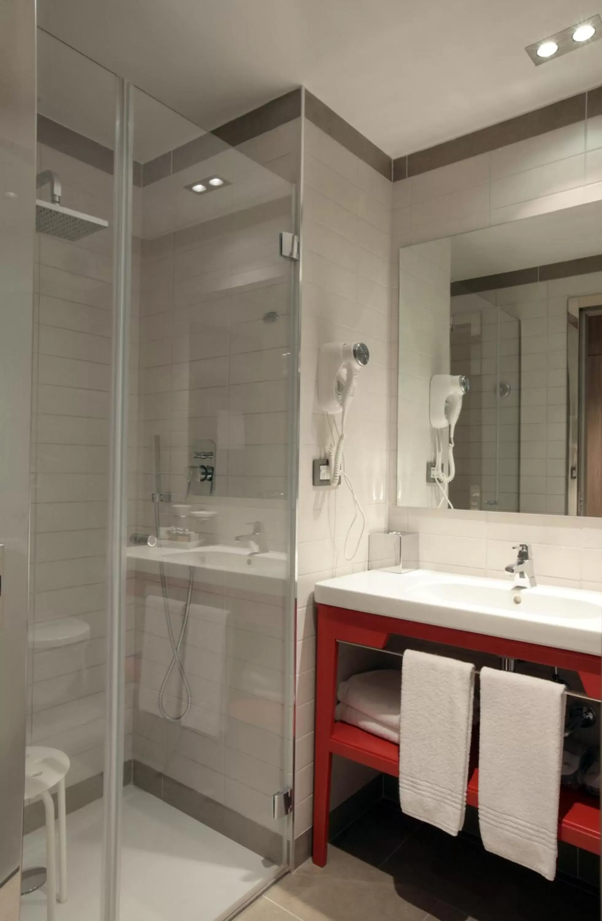 Shower, Bathroom in Hotel Mirasole International