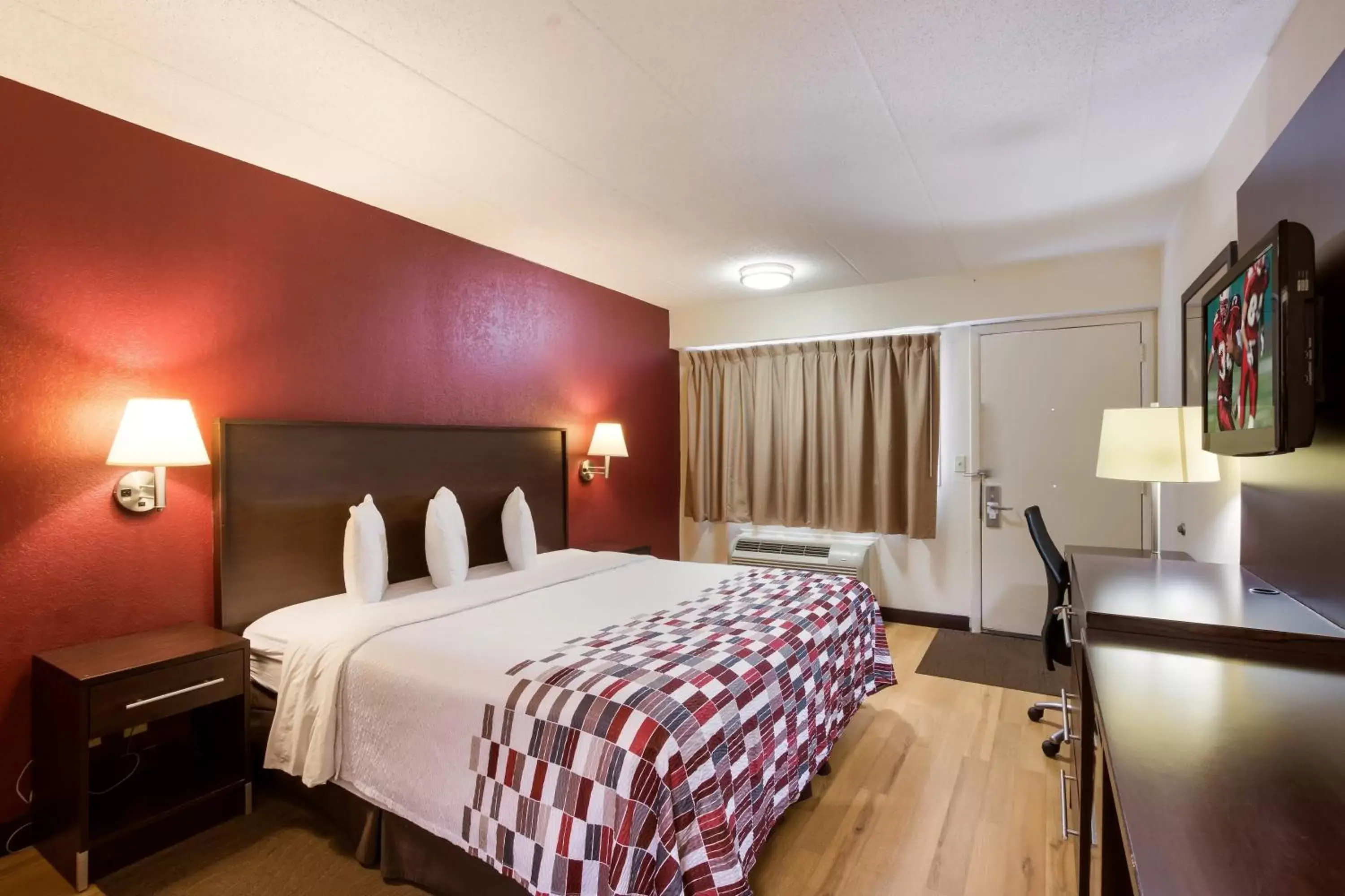 Photo of the whole room, Room Photo in Red Roof Inn Kalamazoo East – Expo Center