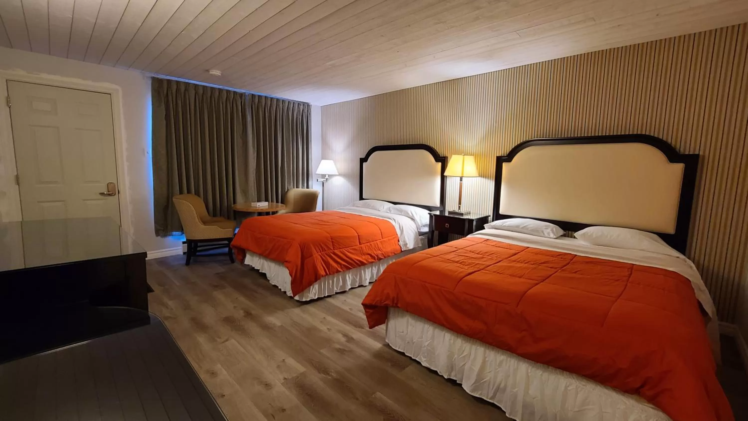 Bed in Choice Inn by the falls