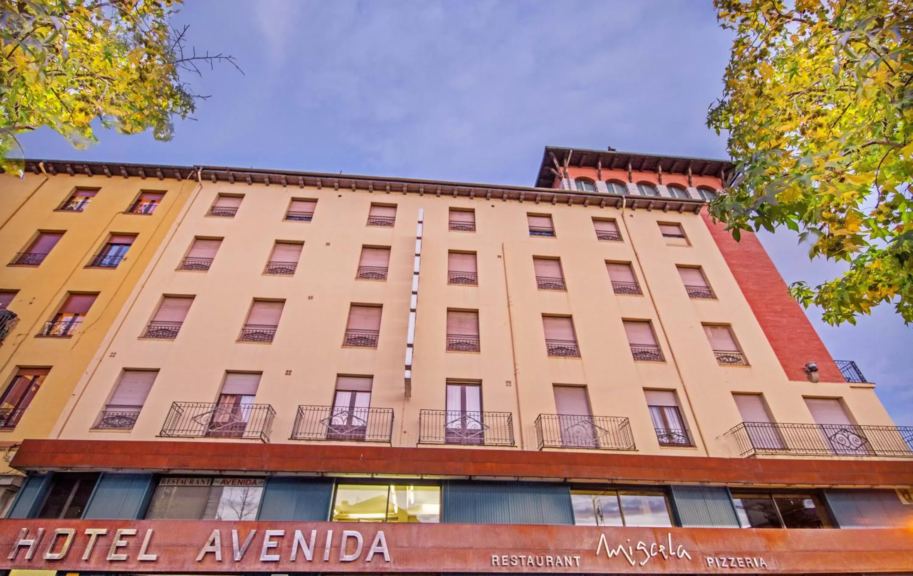 Facade/entrance, Property Building in Hotel Avenida