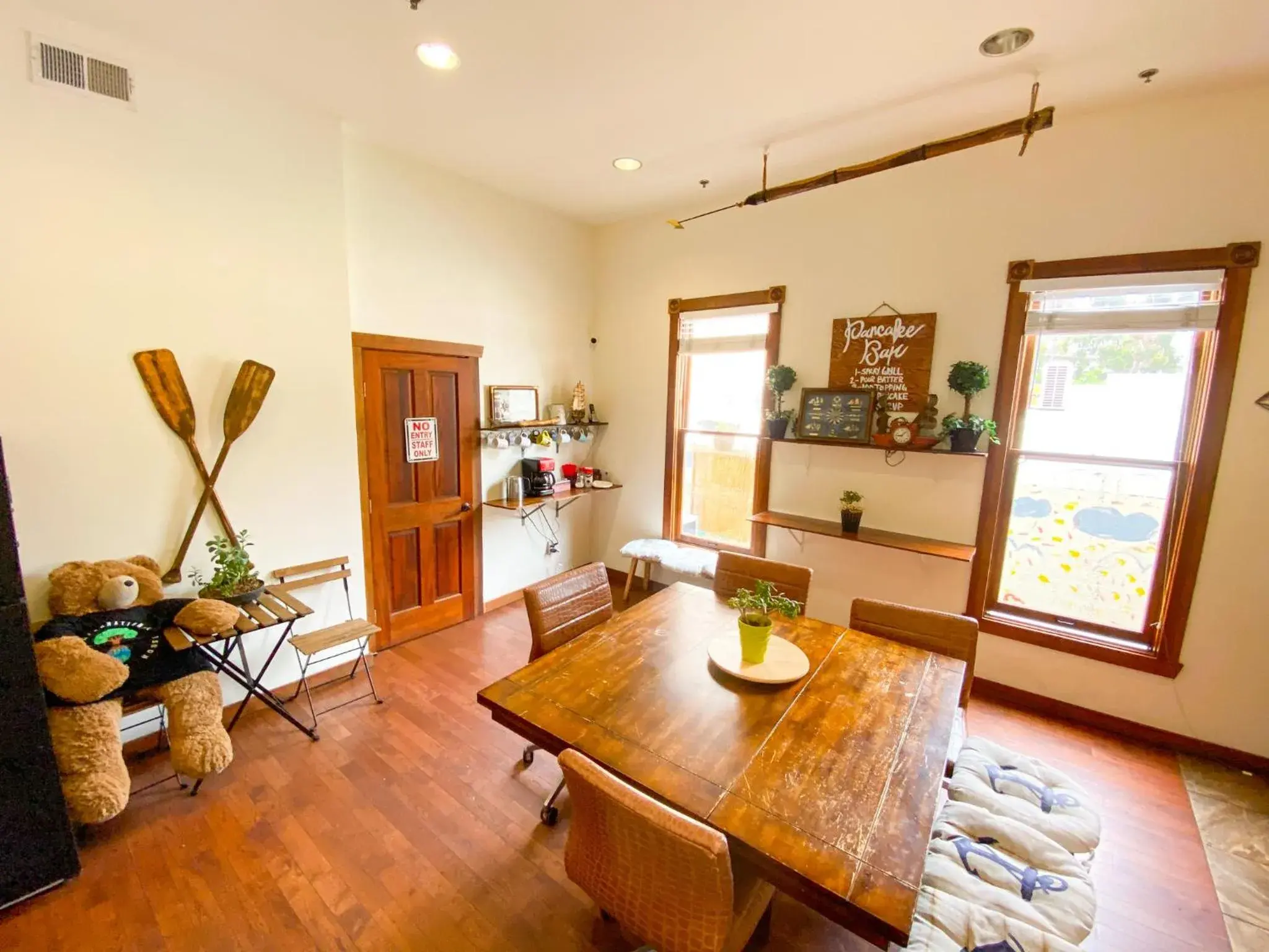 Communal kitchen, Dining Area in International Travelers House Adventure Hostel