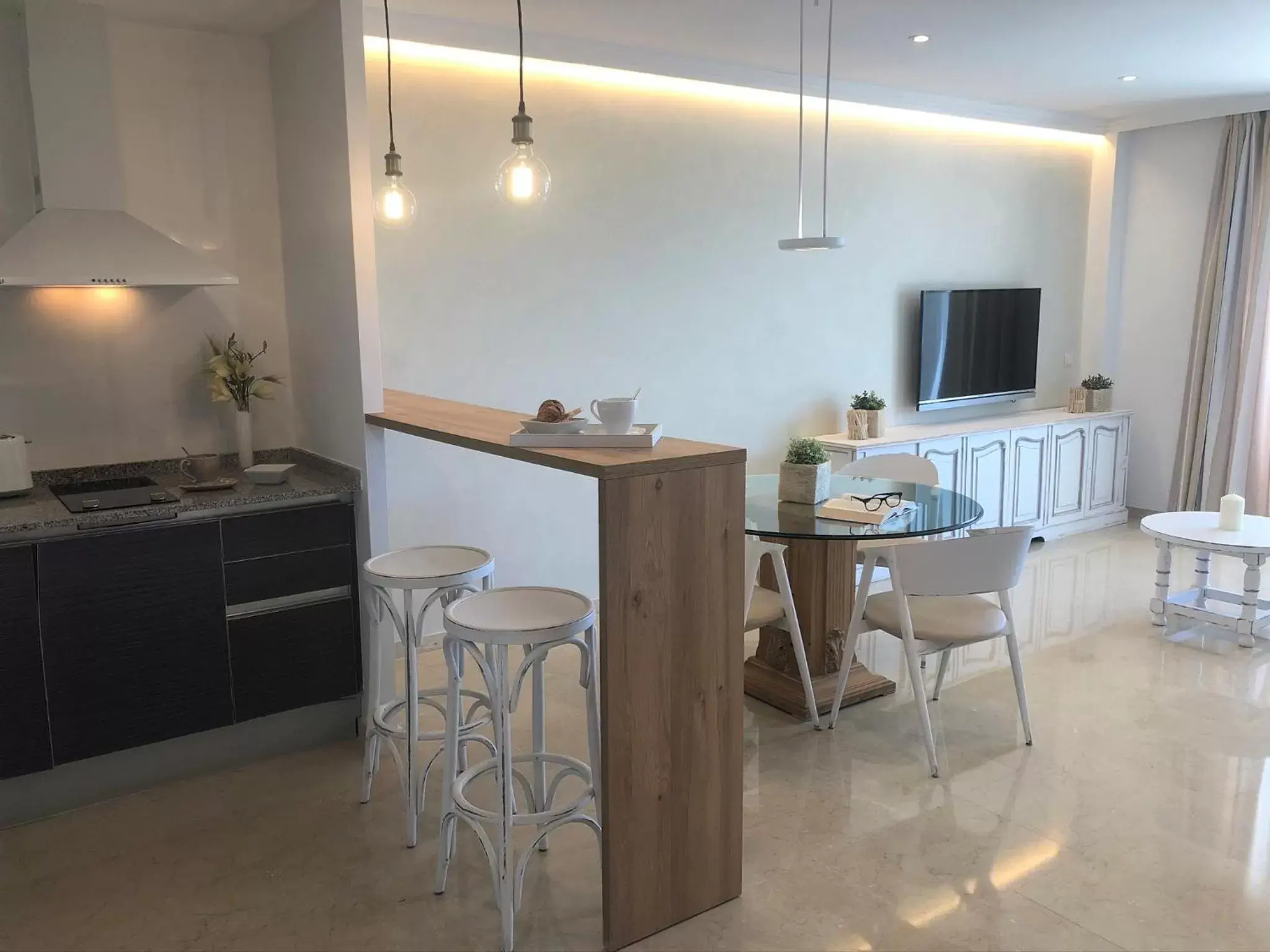 Dining area, Kitchen/Kitchenette in Mediterraneo Sitges