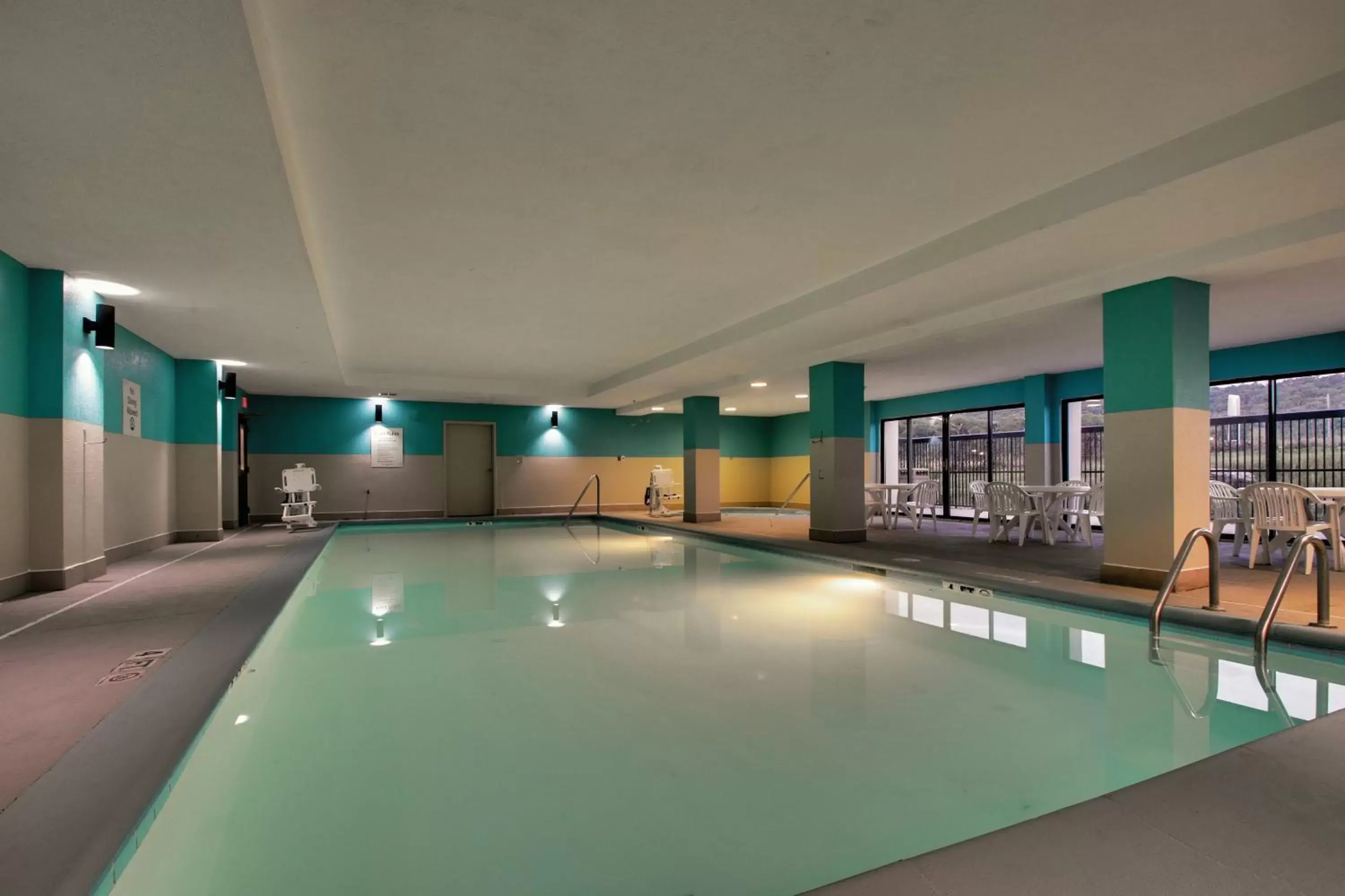 Swimming pool in Holiday Inn Express - Horse Cave, an IHG Hotel