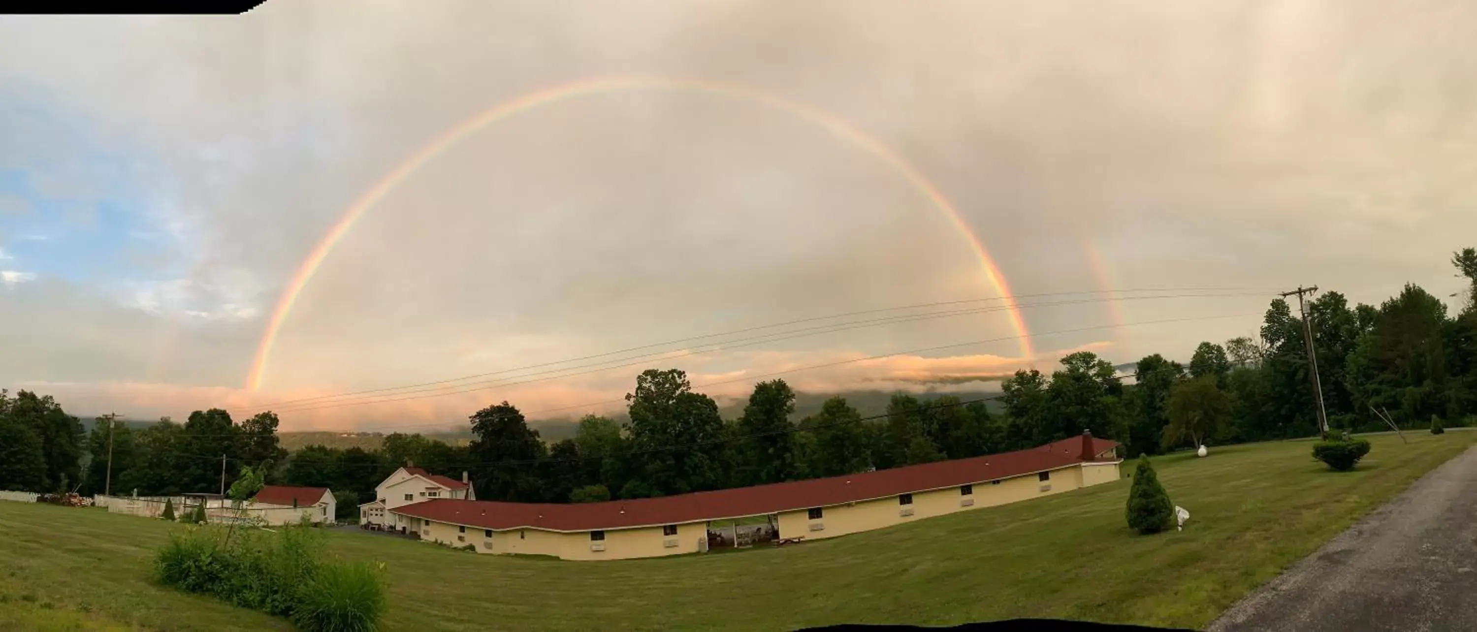 Mountain view in Four Winds Country Motel