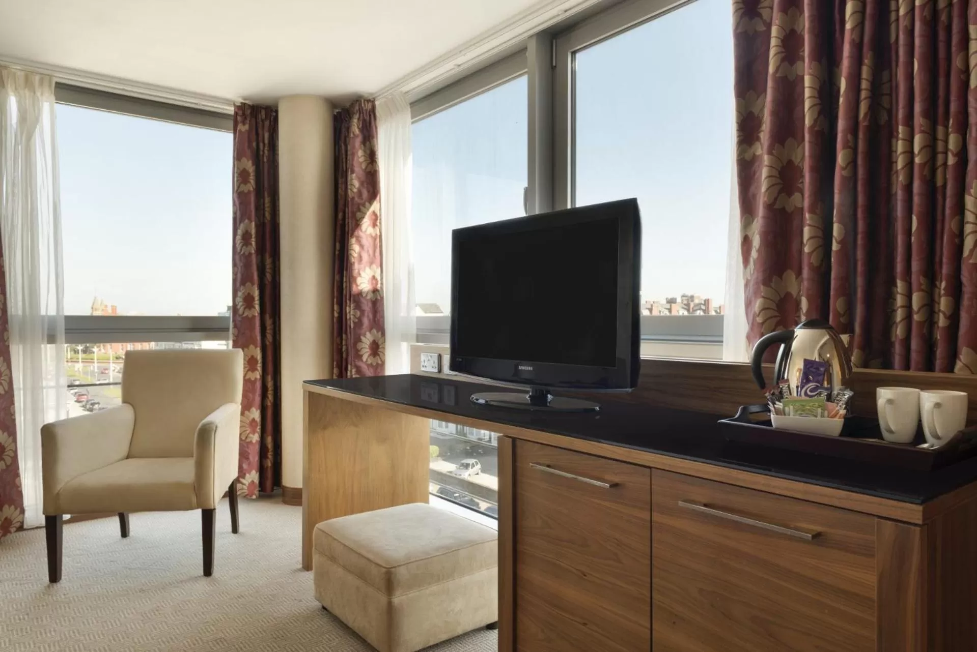 TV and multimedia in Waterfront Southport Hotel