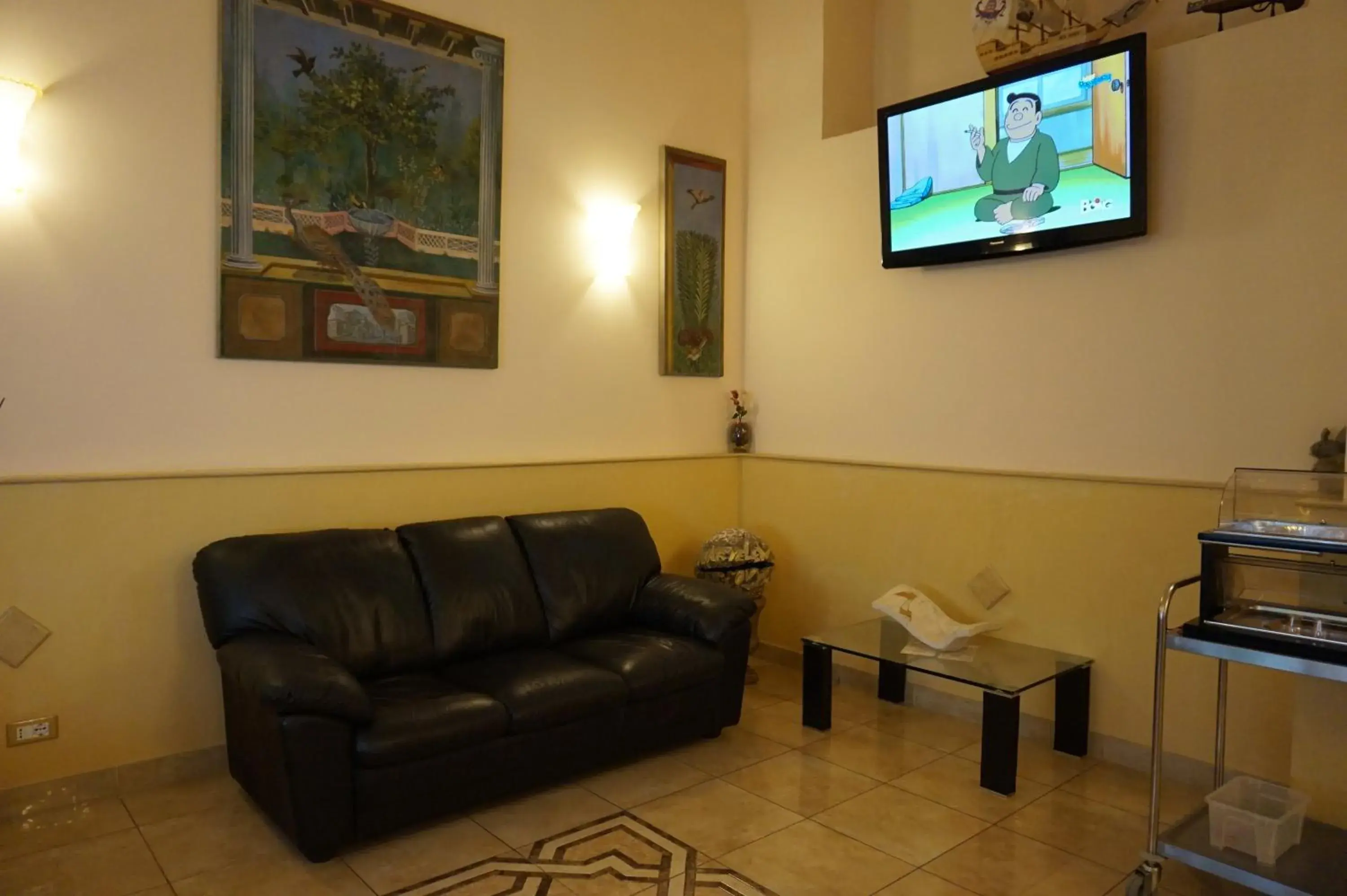 TV and multimedia, Seating Area in Hotel Maryelen