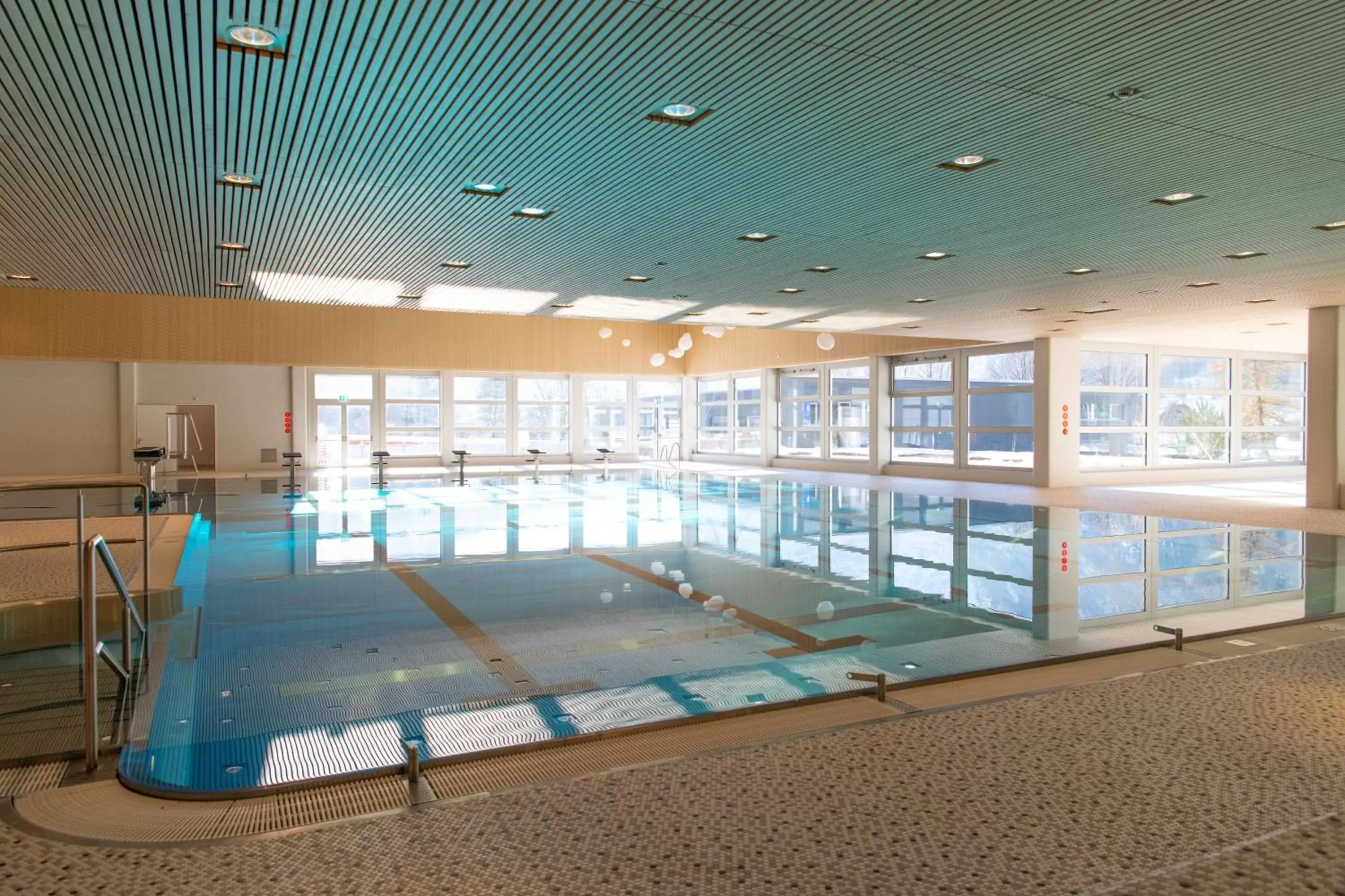 Swimming Pool in lintharena ag