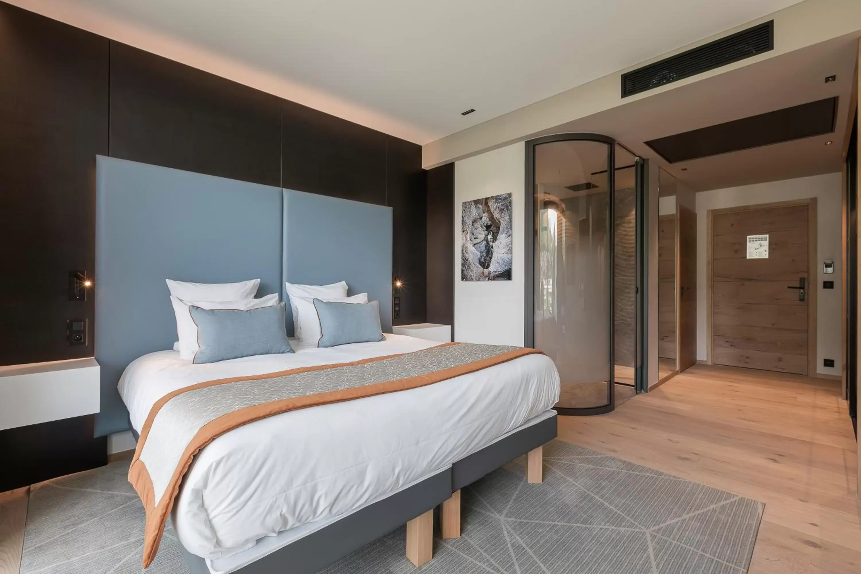 Bedroom, Bed in Rivage Hôtel & Spa Annecy
