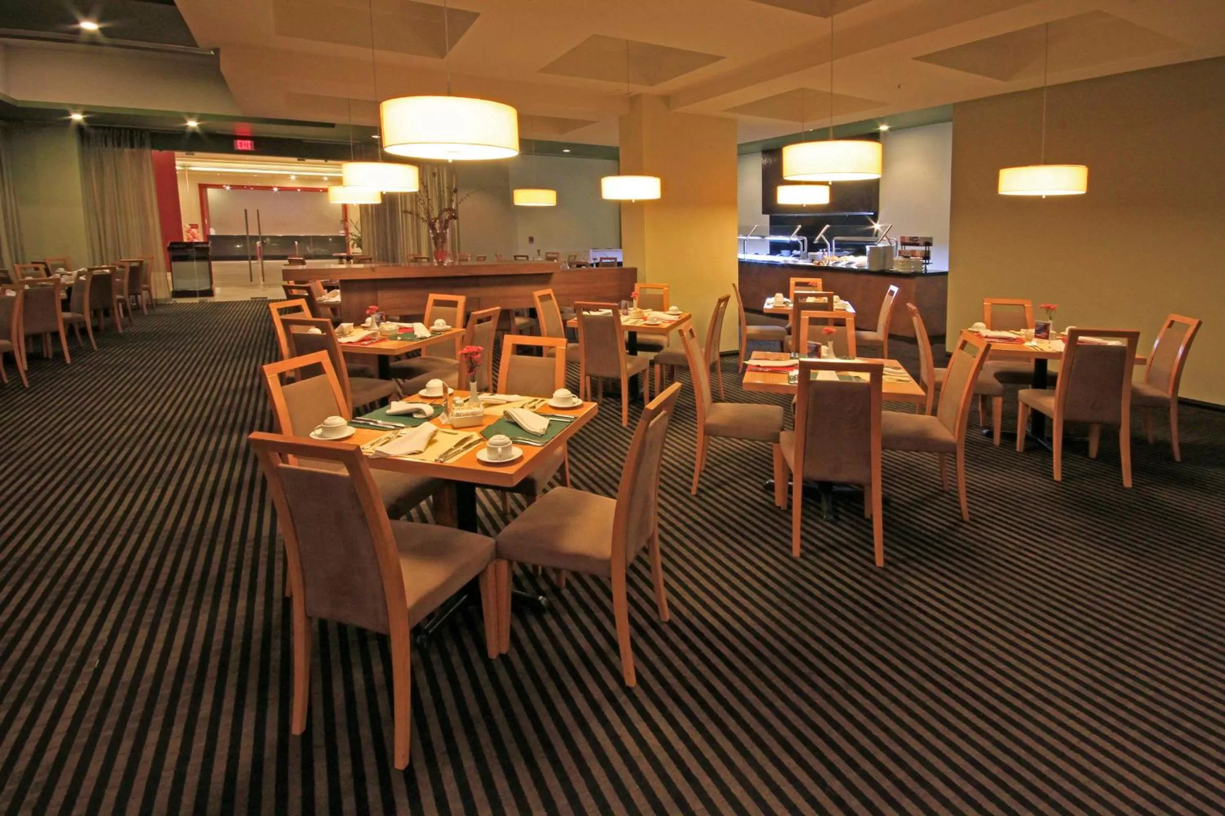 Restaurant/places to eat in Crowne Plaza Monterrey Aeropuerto by IHG