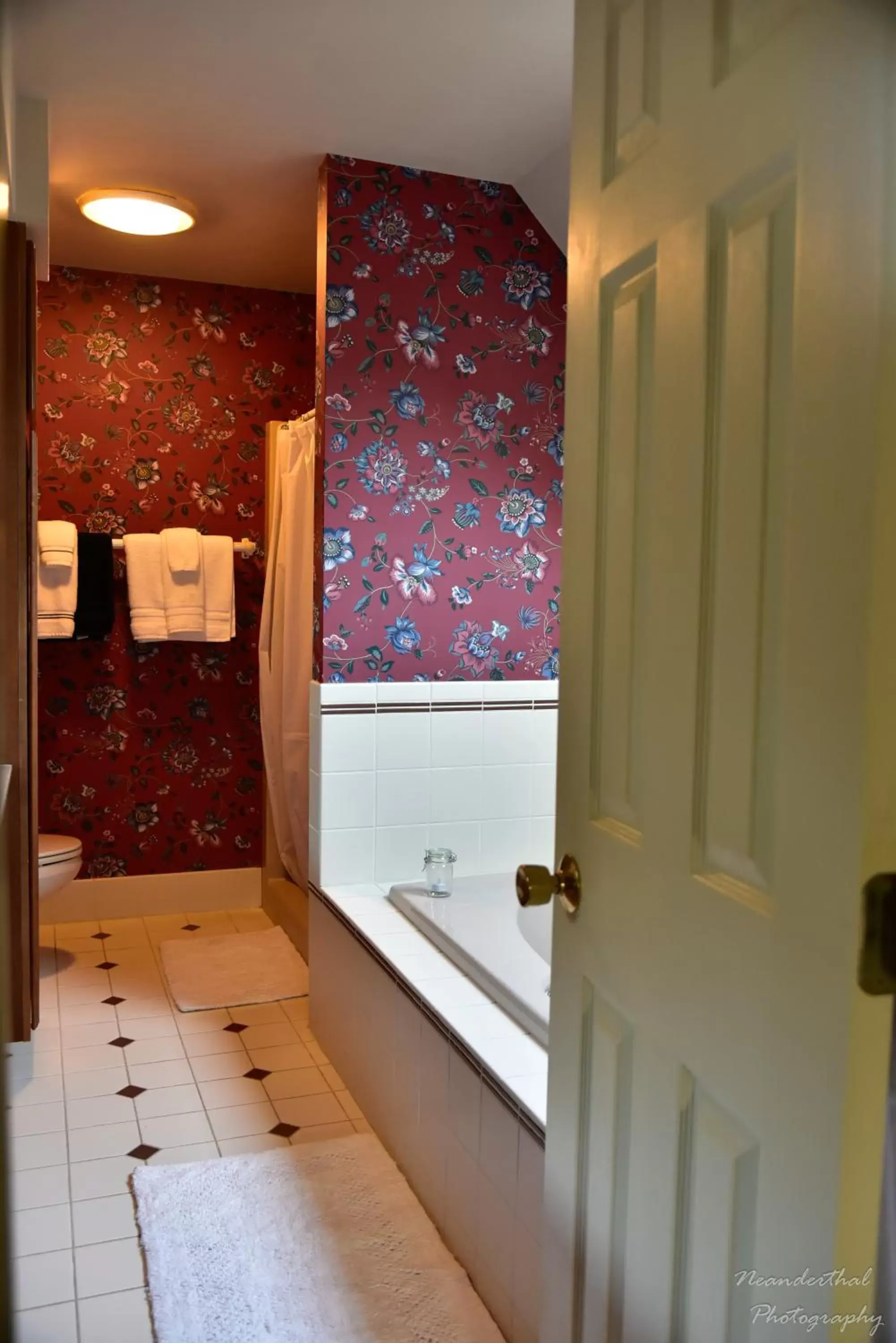 Bathroom in The Yellow Rose of Talbot Bed and Breakfast