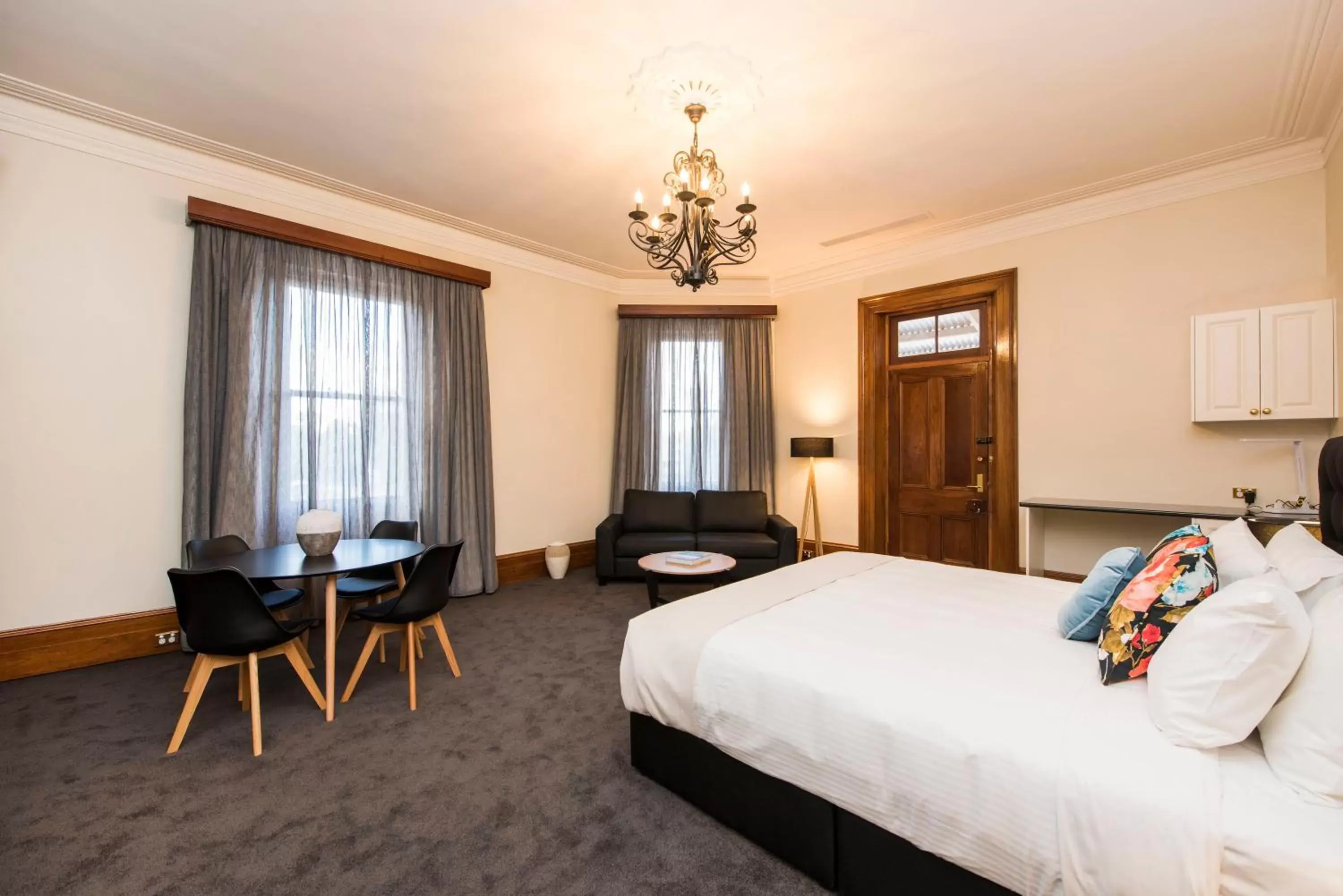 Bedroom in The Parkview Hotel Mudgee