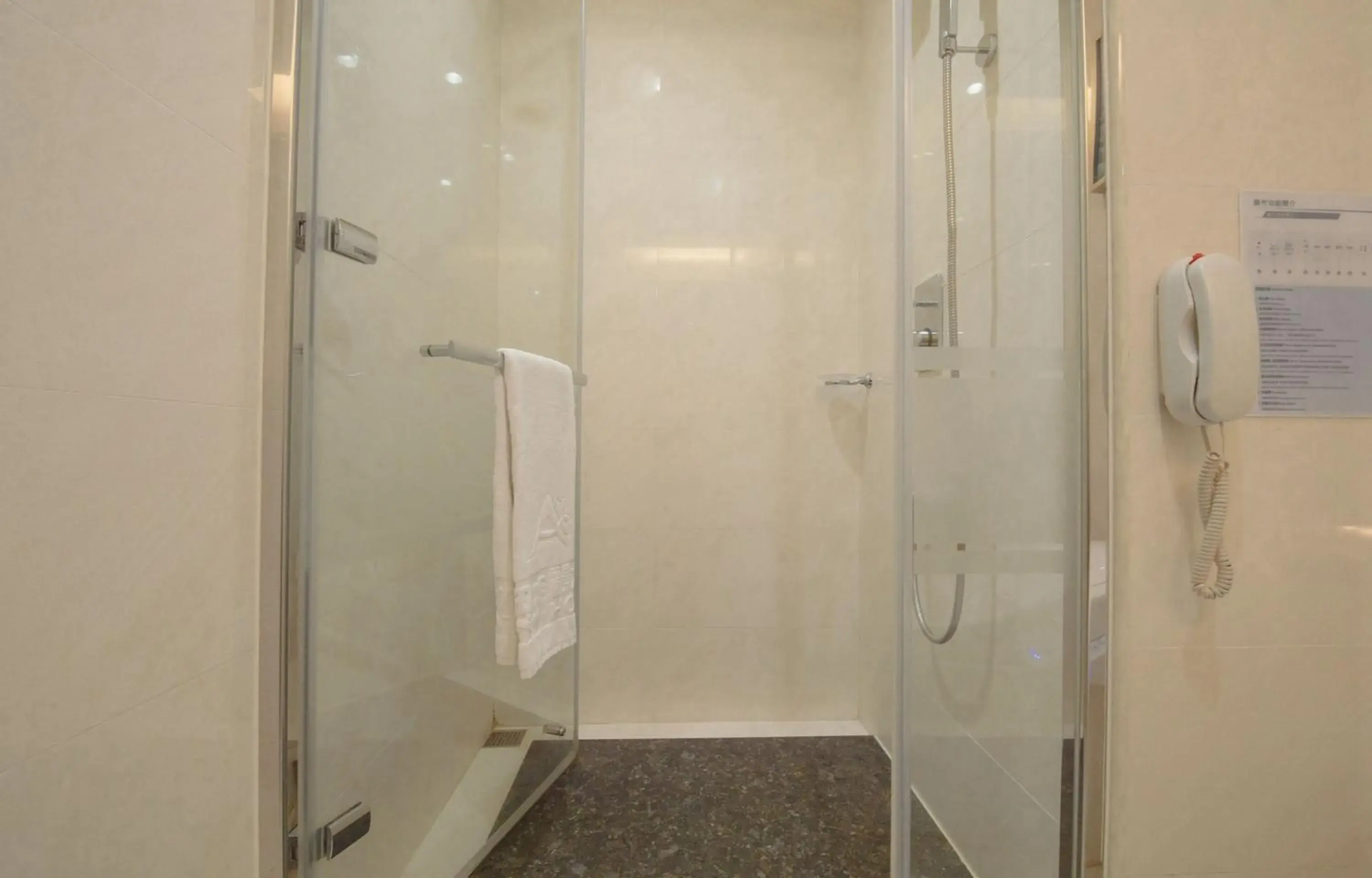 Bathroom in Arsma Hotel