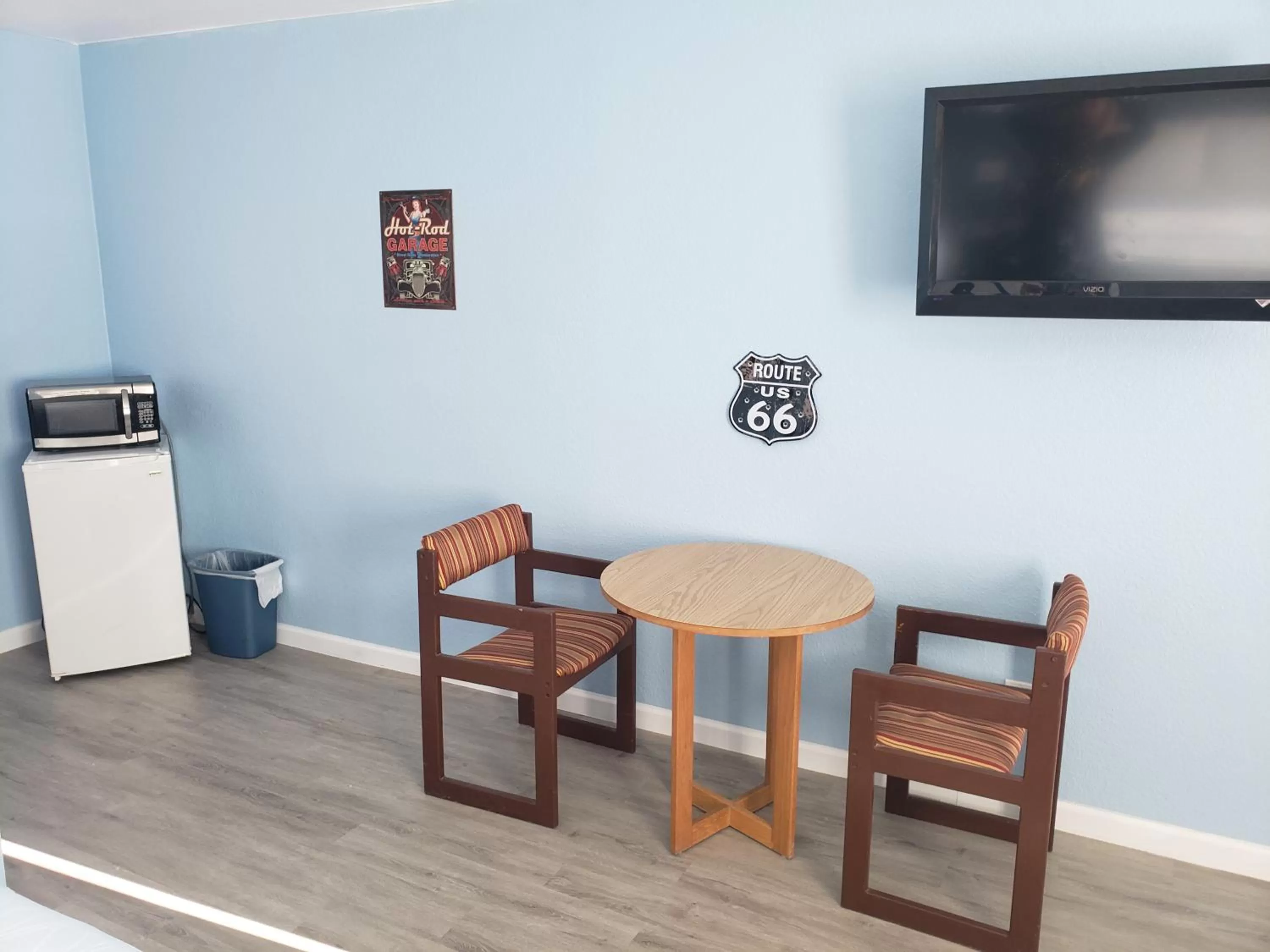 Seating area in Deluxe Inn