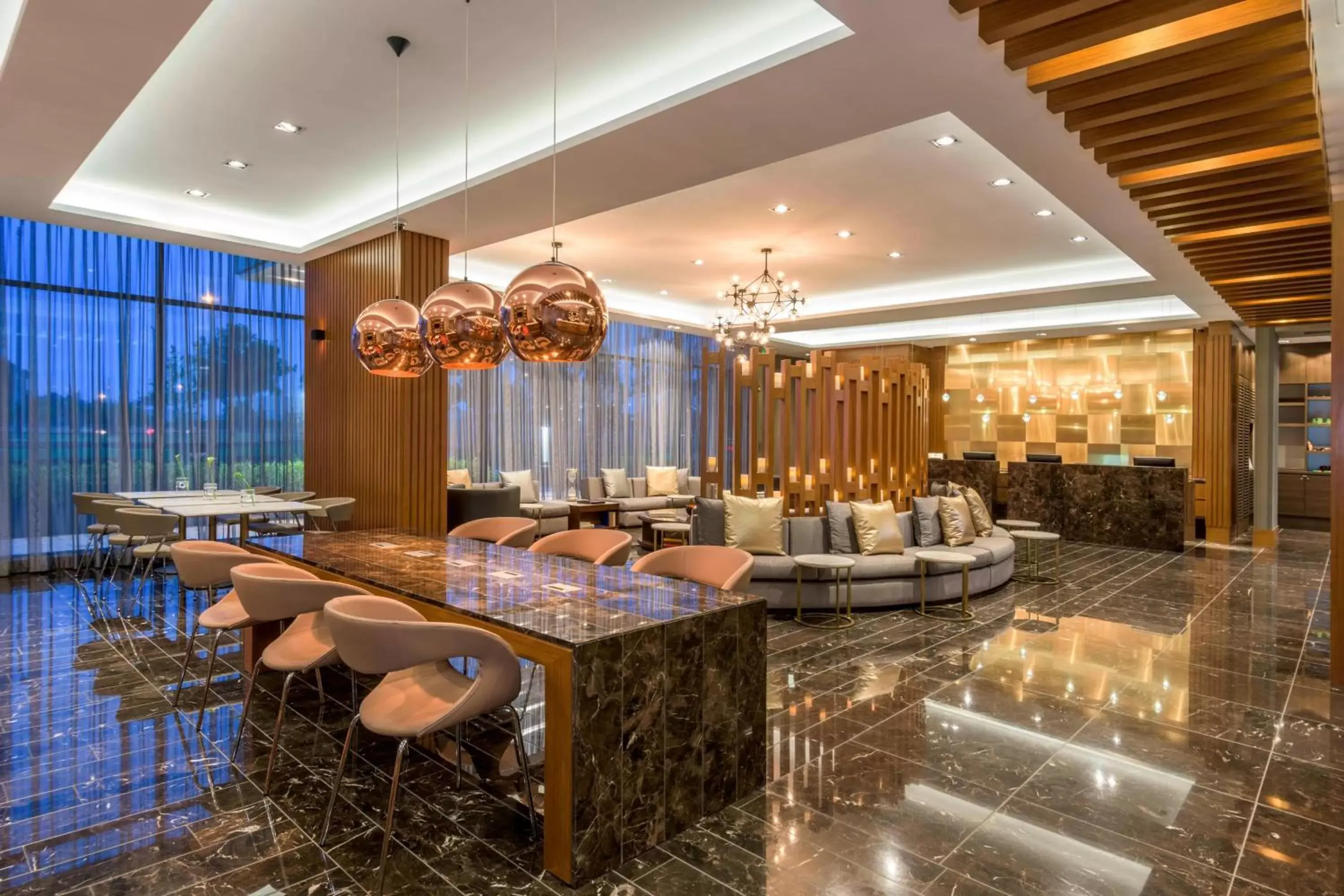 Lobby or reception, Lounge/Bar in Courtyard by Marriott Bogota Airport