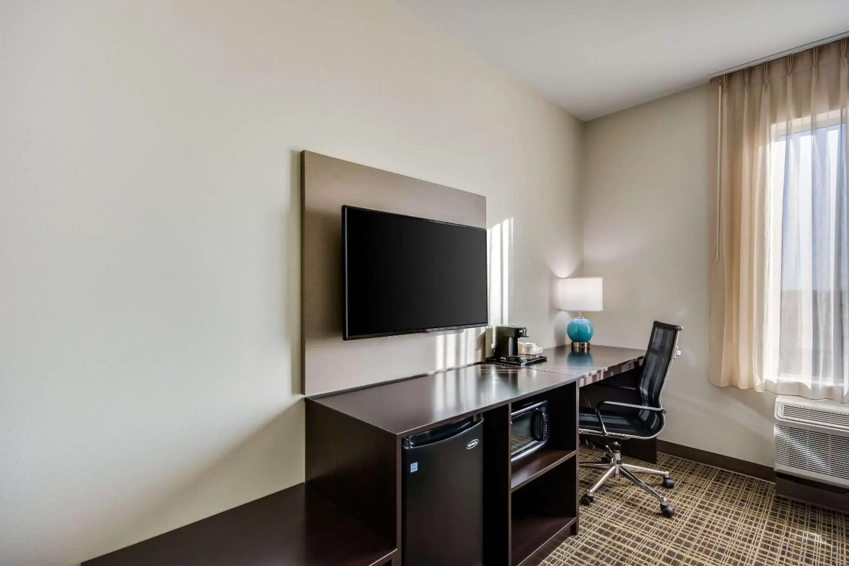 Photo of the whole room, TV/Entertainment Center in Sleep Inn & Suites Yukon Oklahoma City