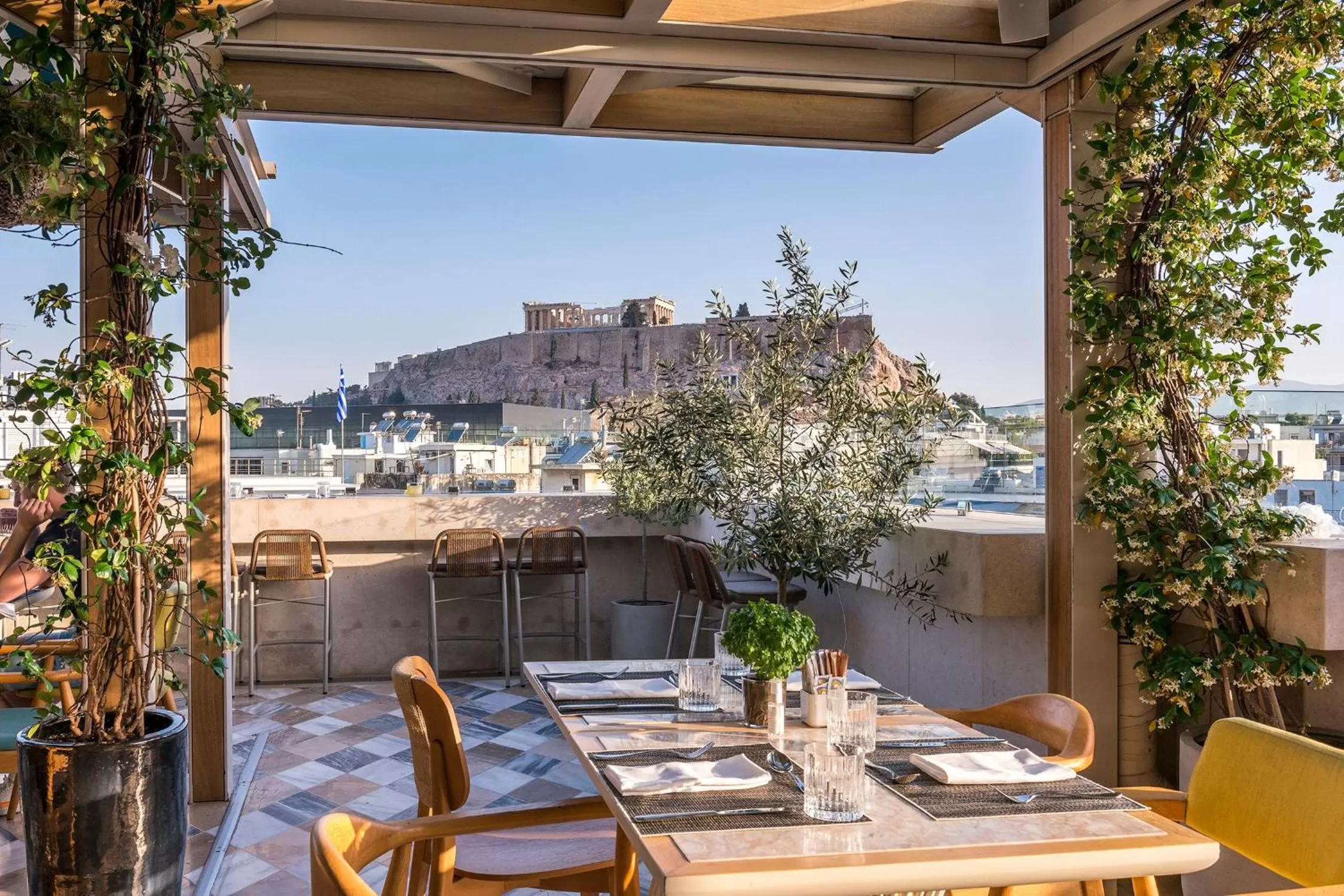 Restaurant/places to eat in Niche Hotel Athens