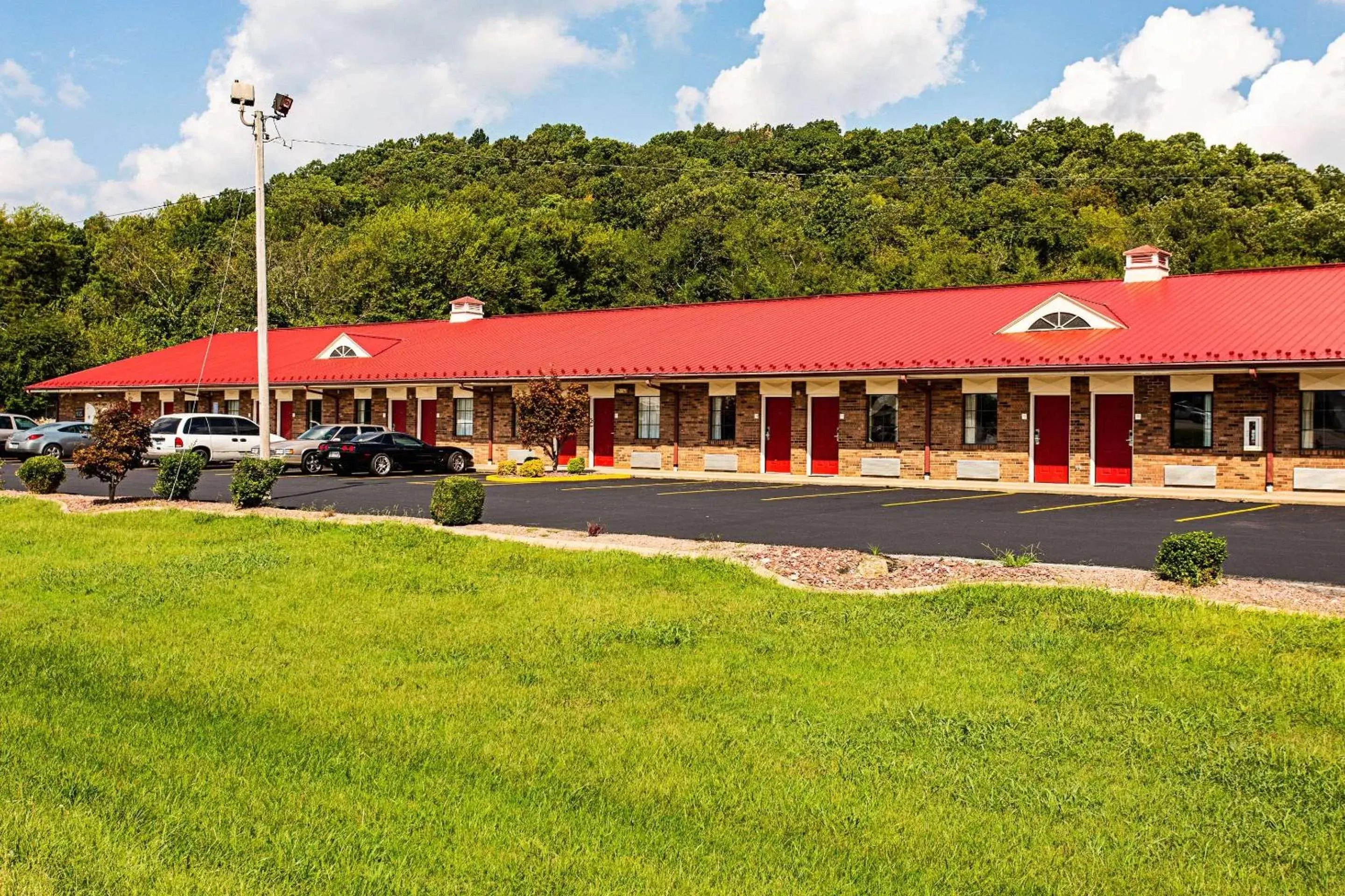 Property Building in Econo Lodge Russellville
