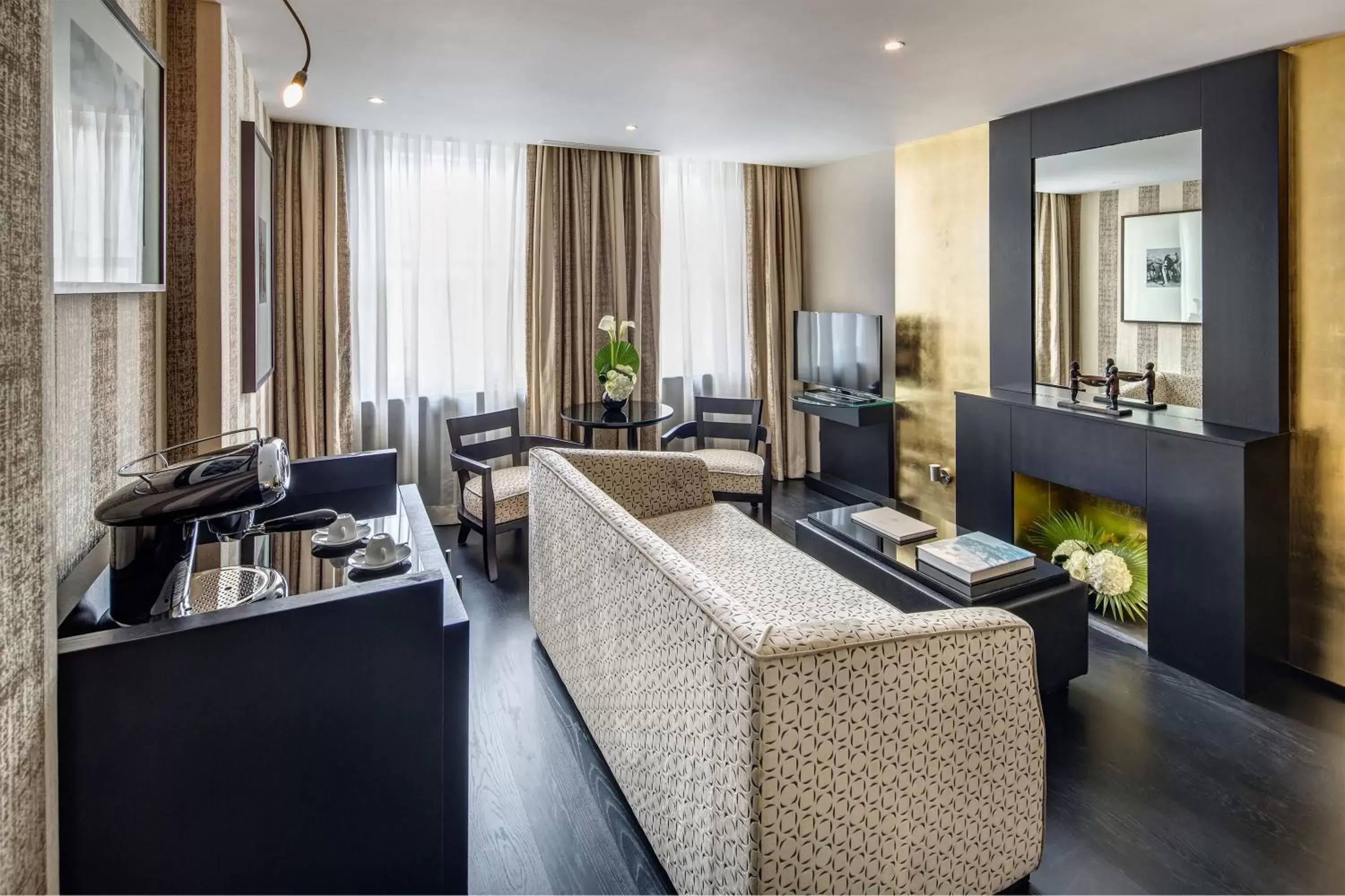 Living room, Seating Area in Baglioni Hotel London - The Leading Hotels of the World