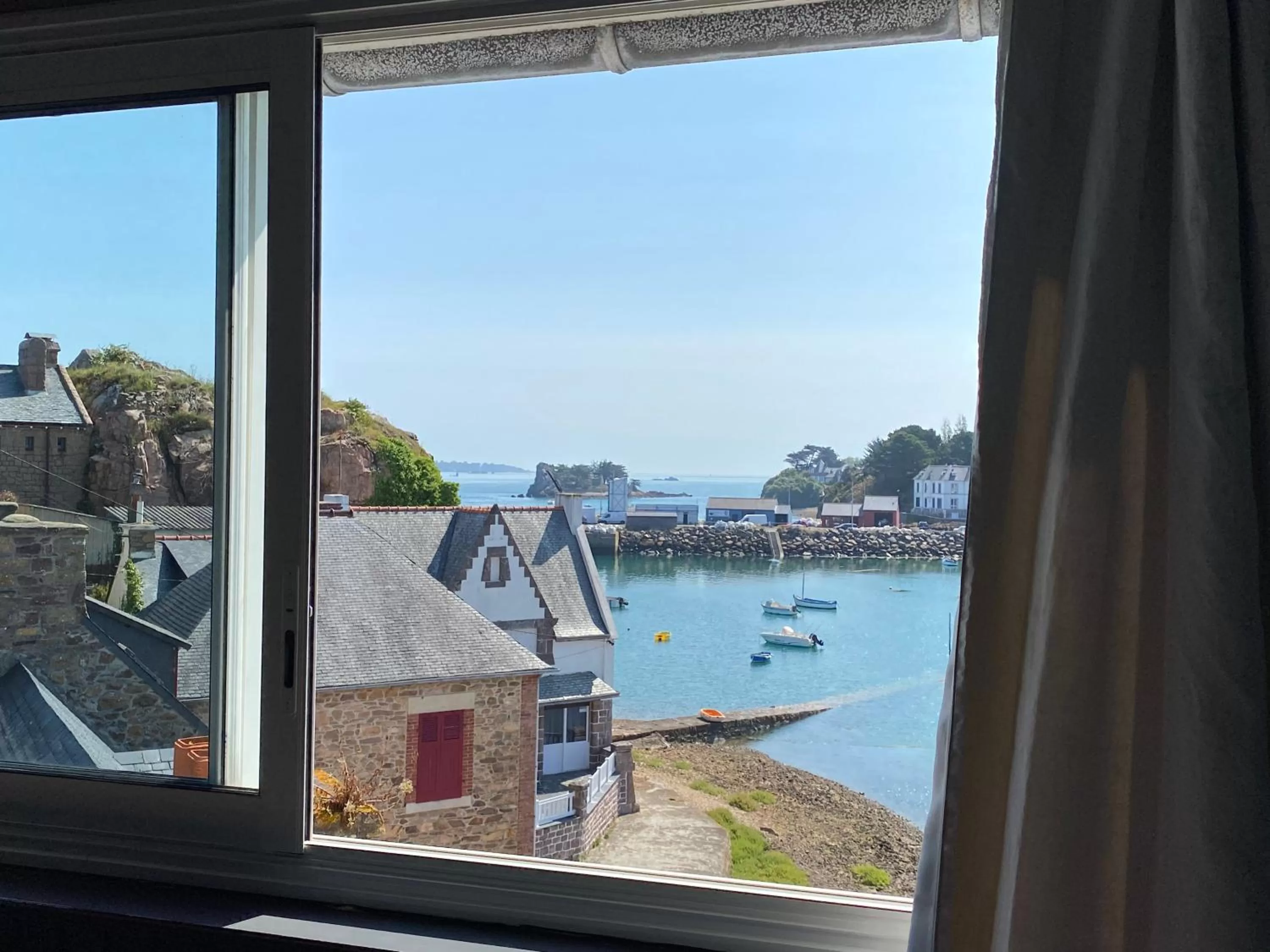 La maison du grand rocher