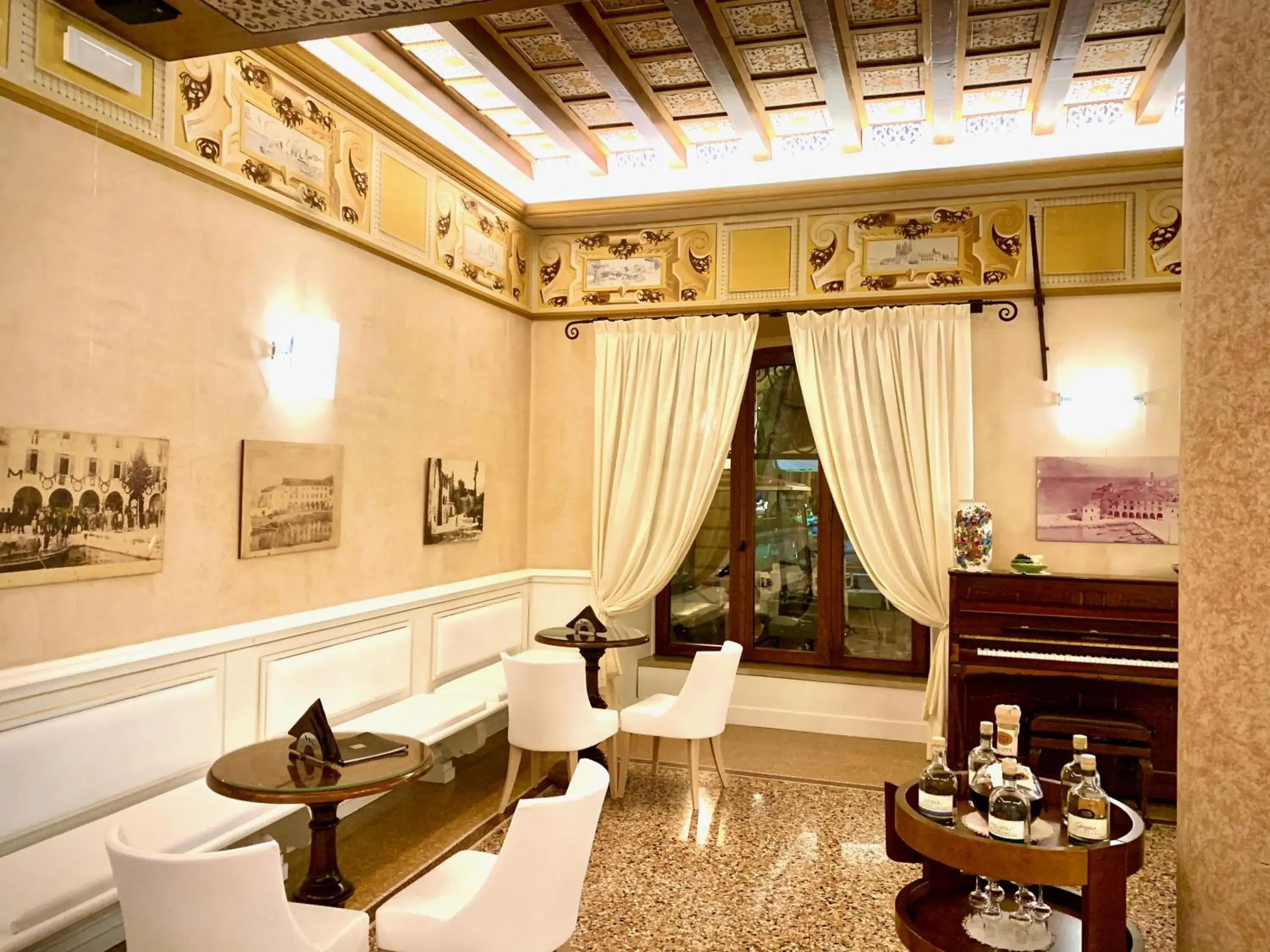 Lounge or bar in Albergo Ristorante Gardesana ***S