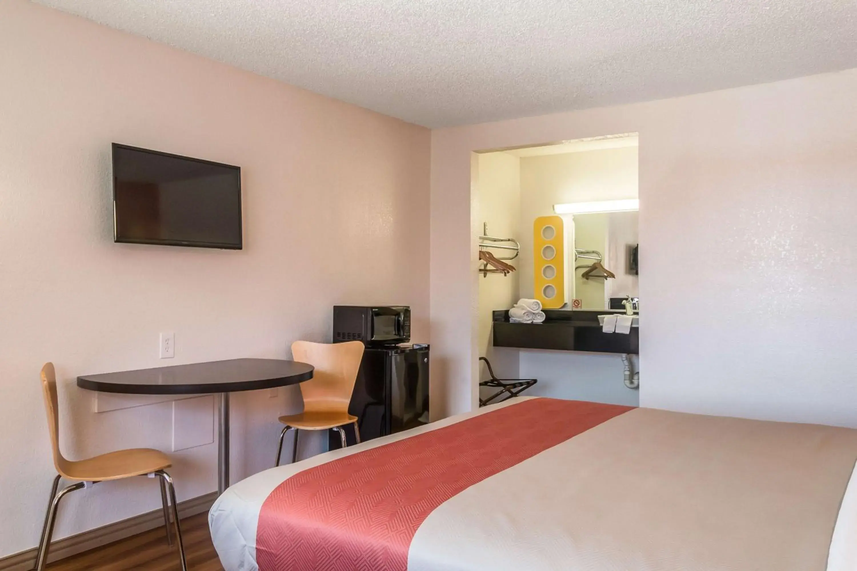 TV and multimedia, Bed in Motel 6-Mesquite, TX - Rodeo - Convention Ctr