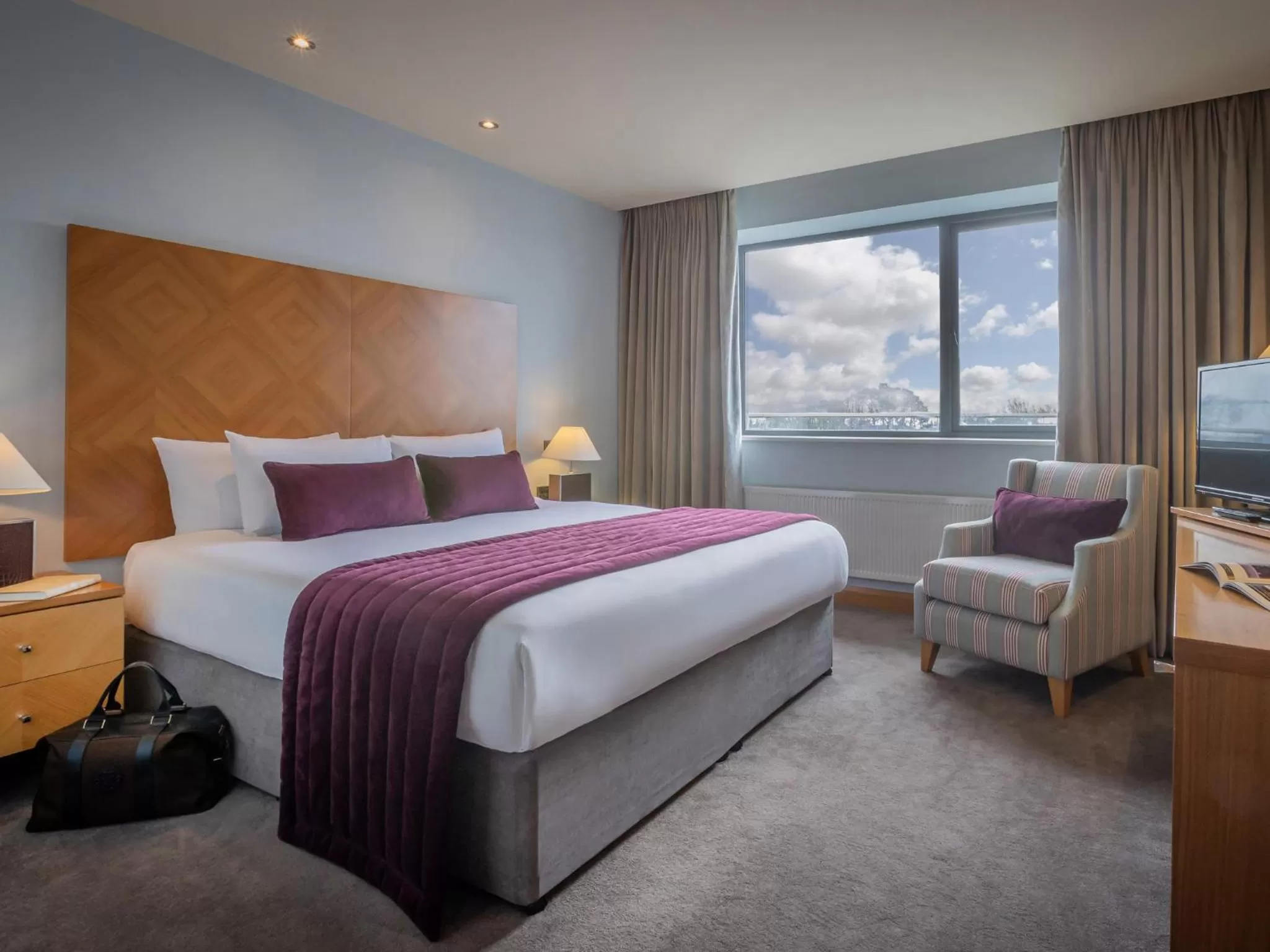 Bedroom, Bed in The Connacht Hotel