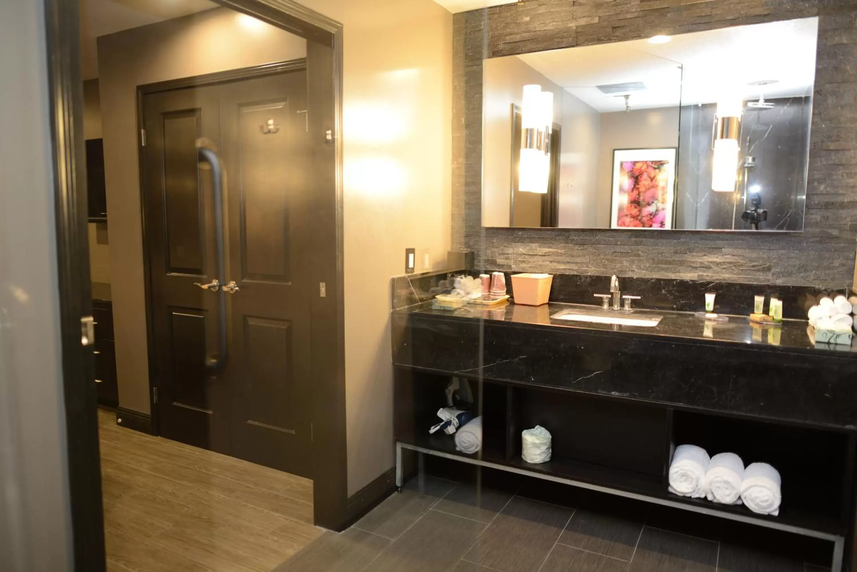 Shower, Bathroom in Hotel Le Reve Pasadena