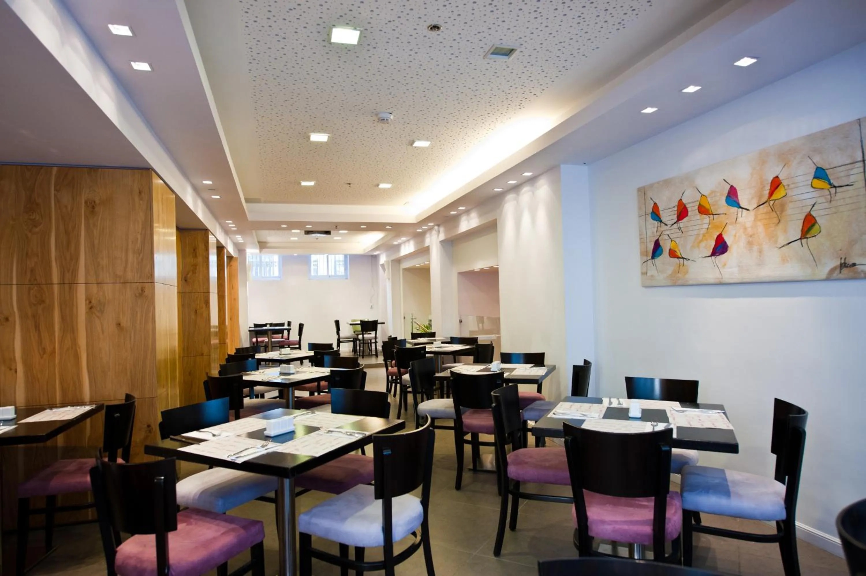 Restaurant/places to eat in Montefiore Hotel By Smart Hotels