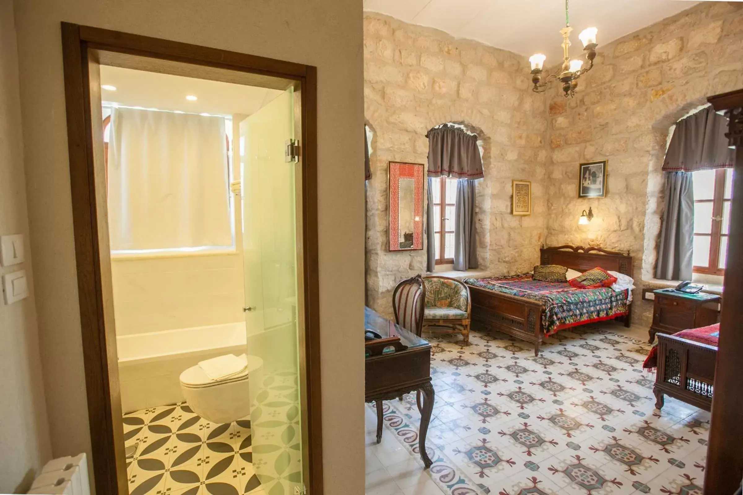 Shower, Bed in Jerusalem Hotel