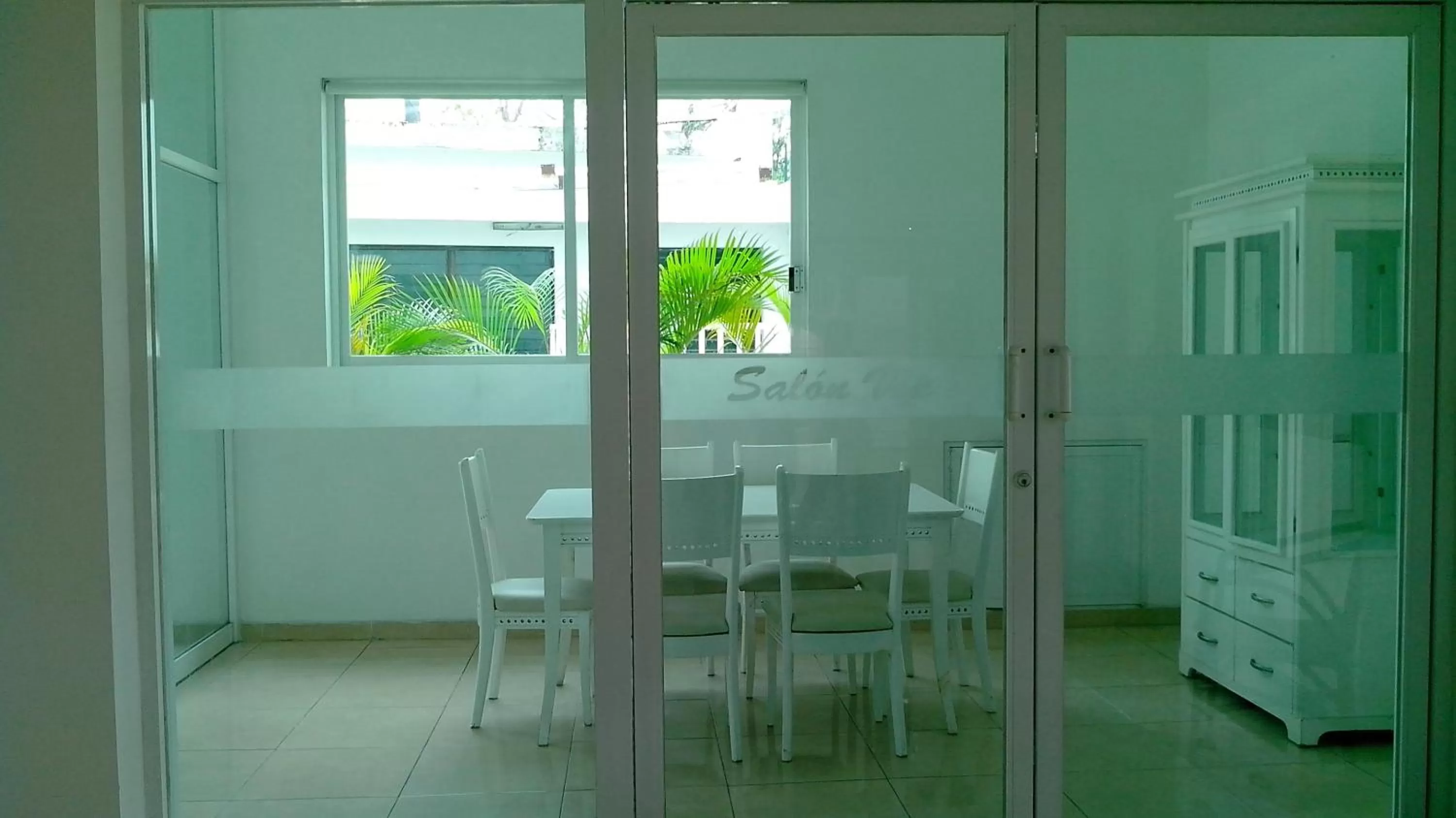 Communal lounge/ TV room in Hotel El Cid