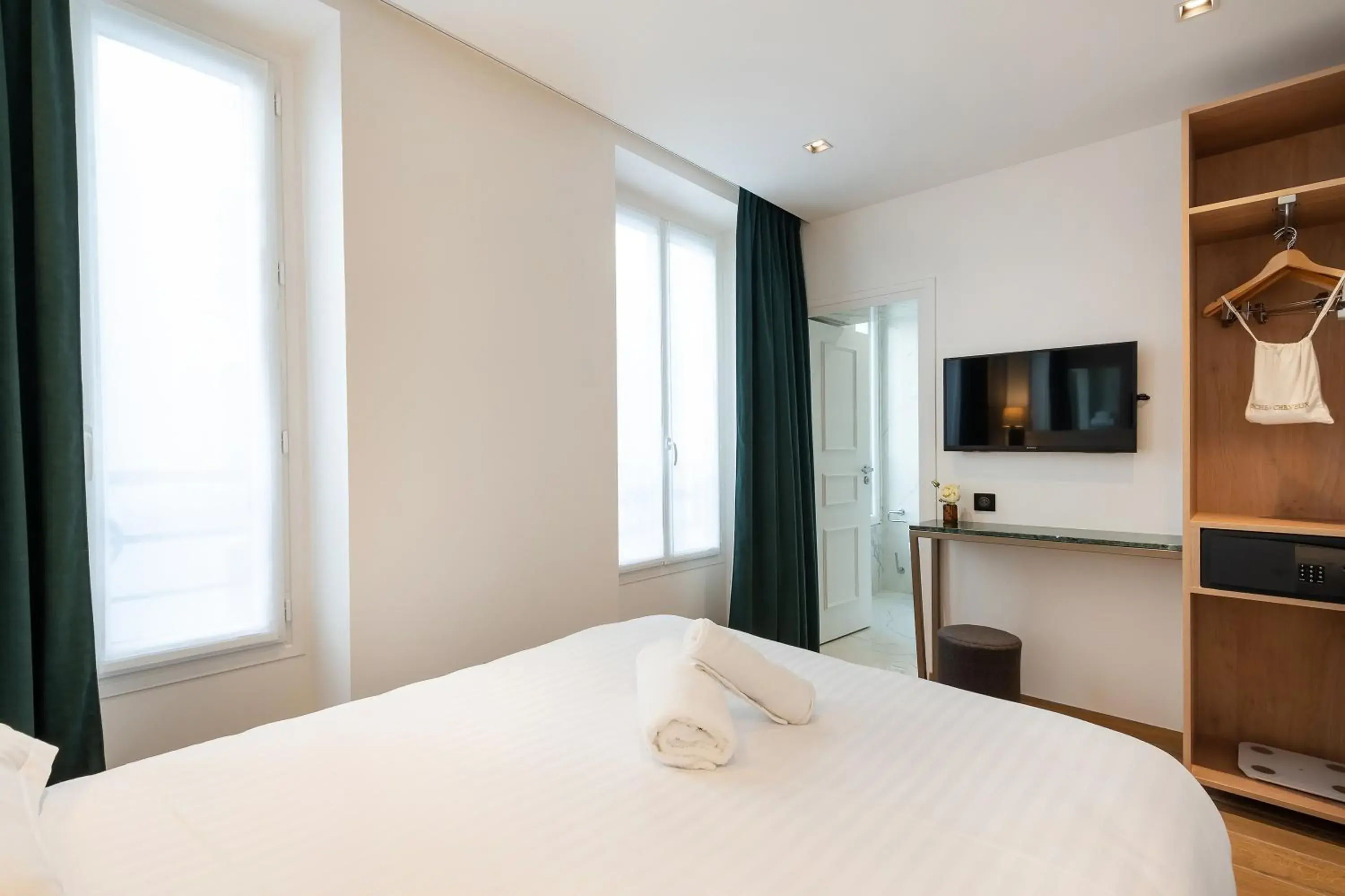 Bed in HOTEL AU COEUR DE REPUBLIQUE