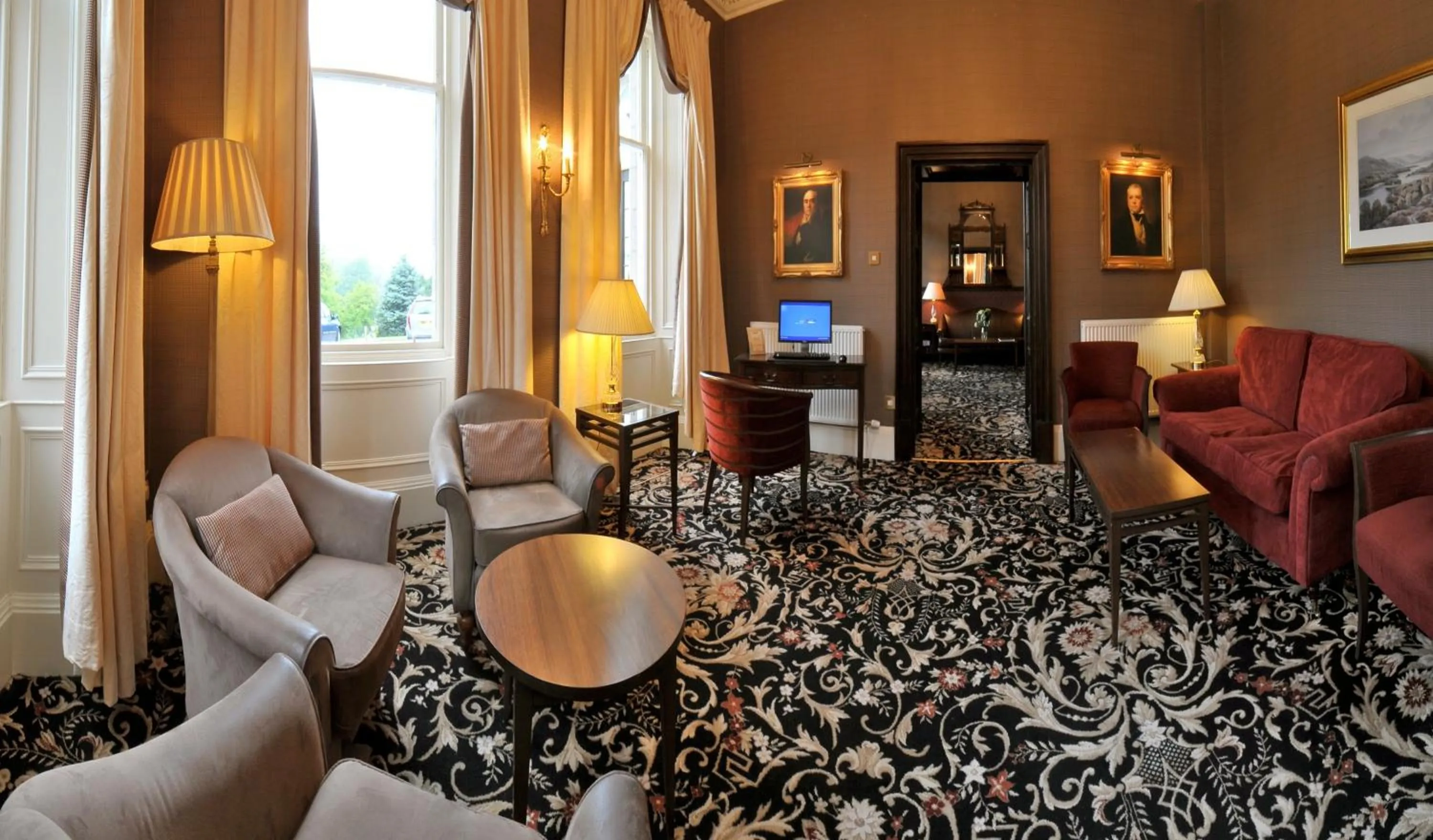 Lounge or bar in Ben Wyvis Hotel