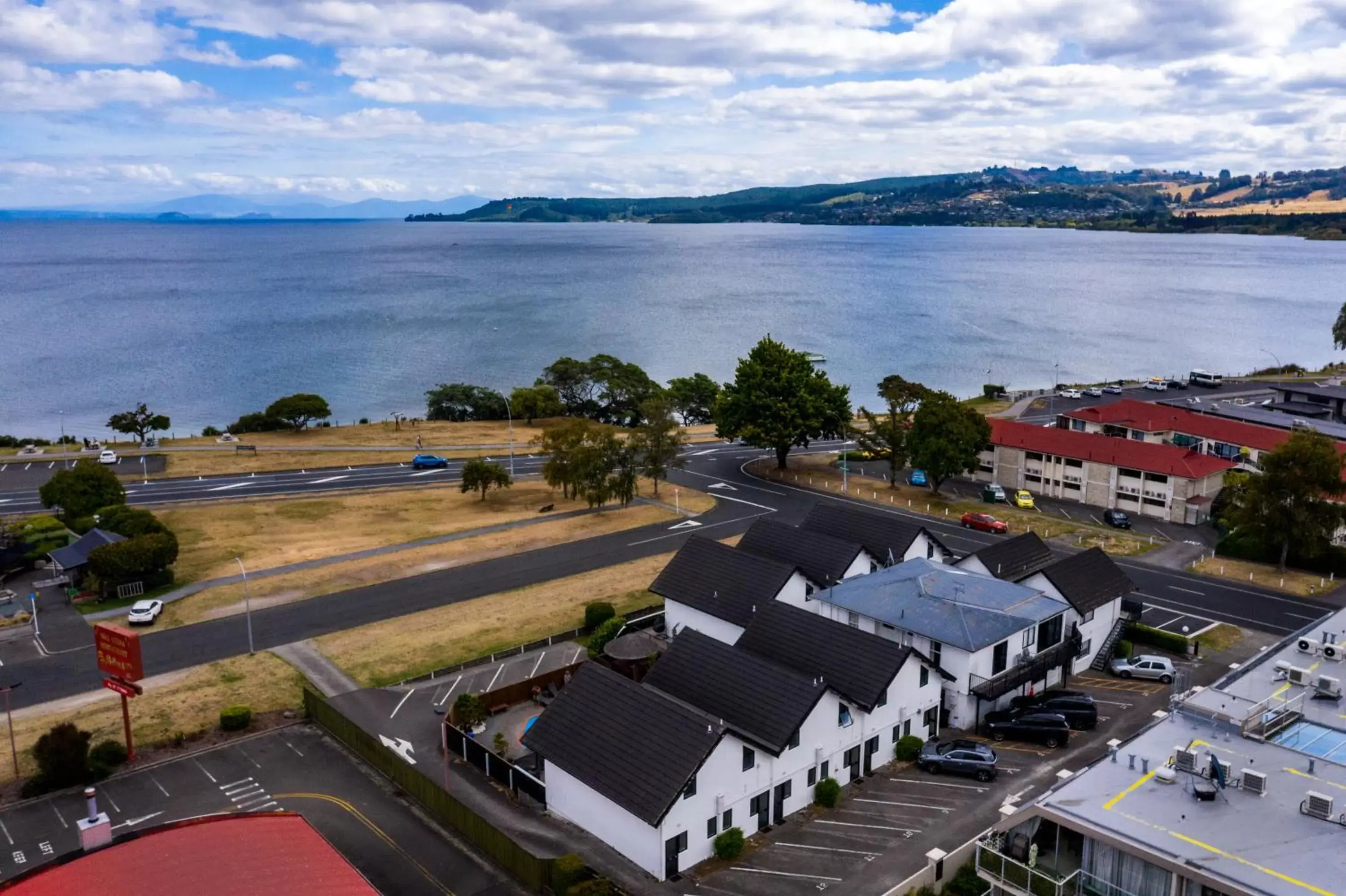 Property building, Bird's-eye View in Le Chalet Suisse Motel Taupo