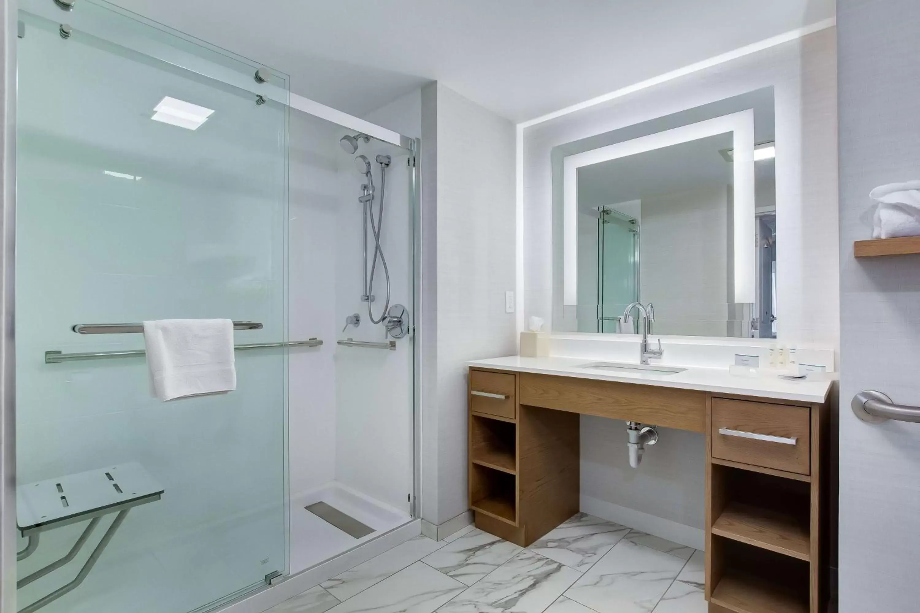 Bathroom in Homewood Suites by Hilton Louisville-East
