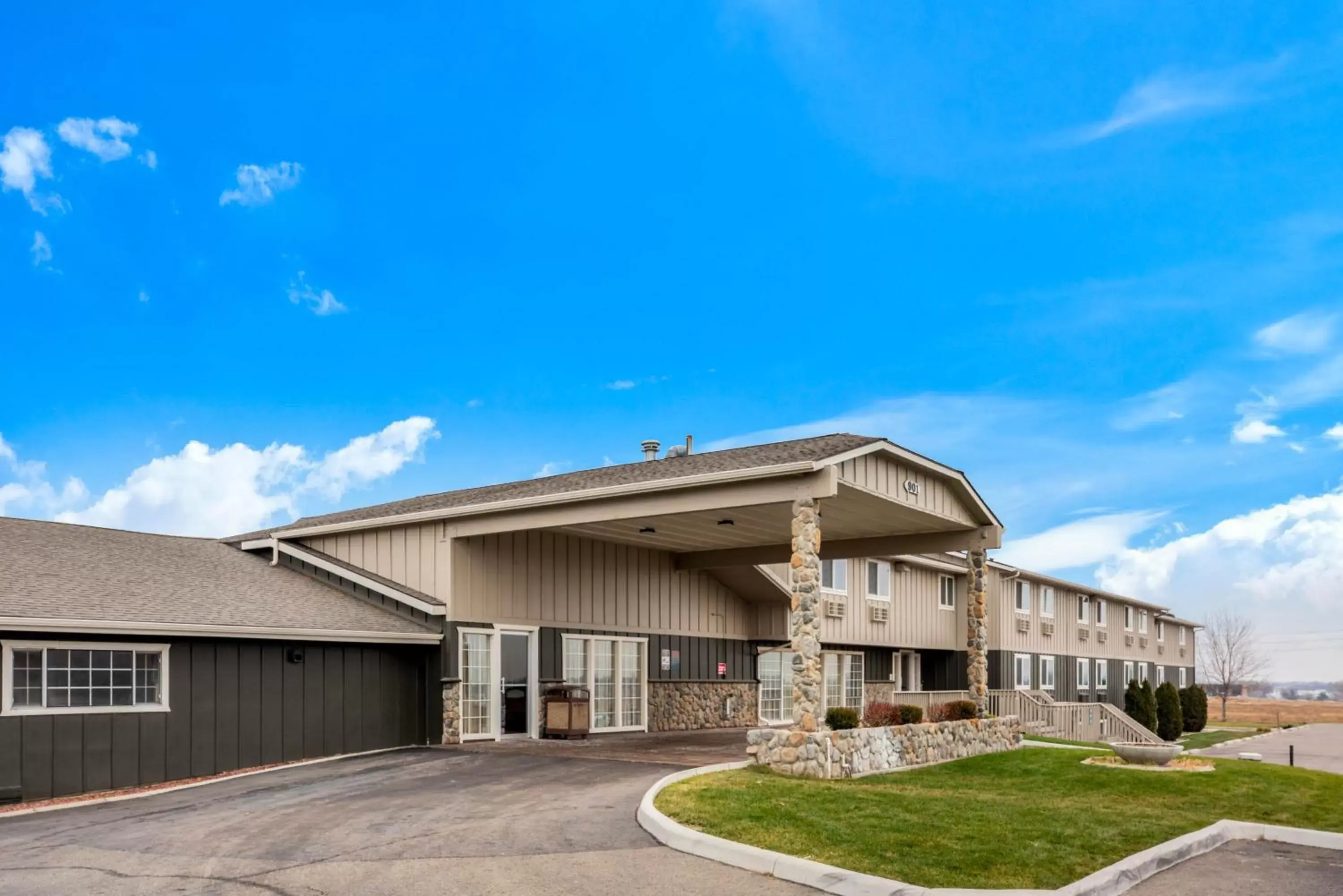 Facade/entrance, Property Building in La Quinta Inn by Wyndham Caldwell