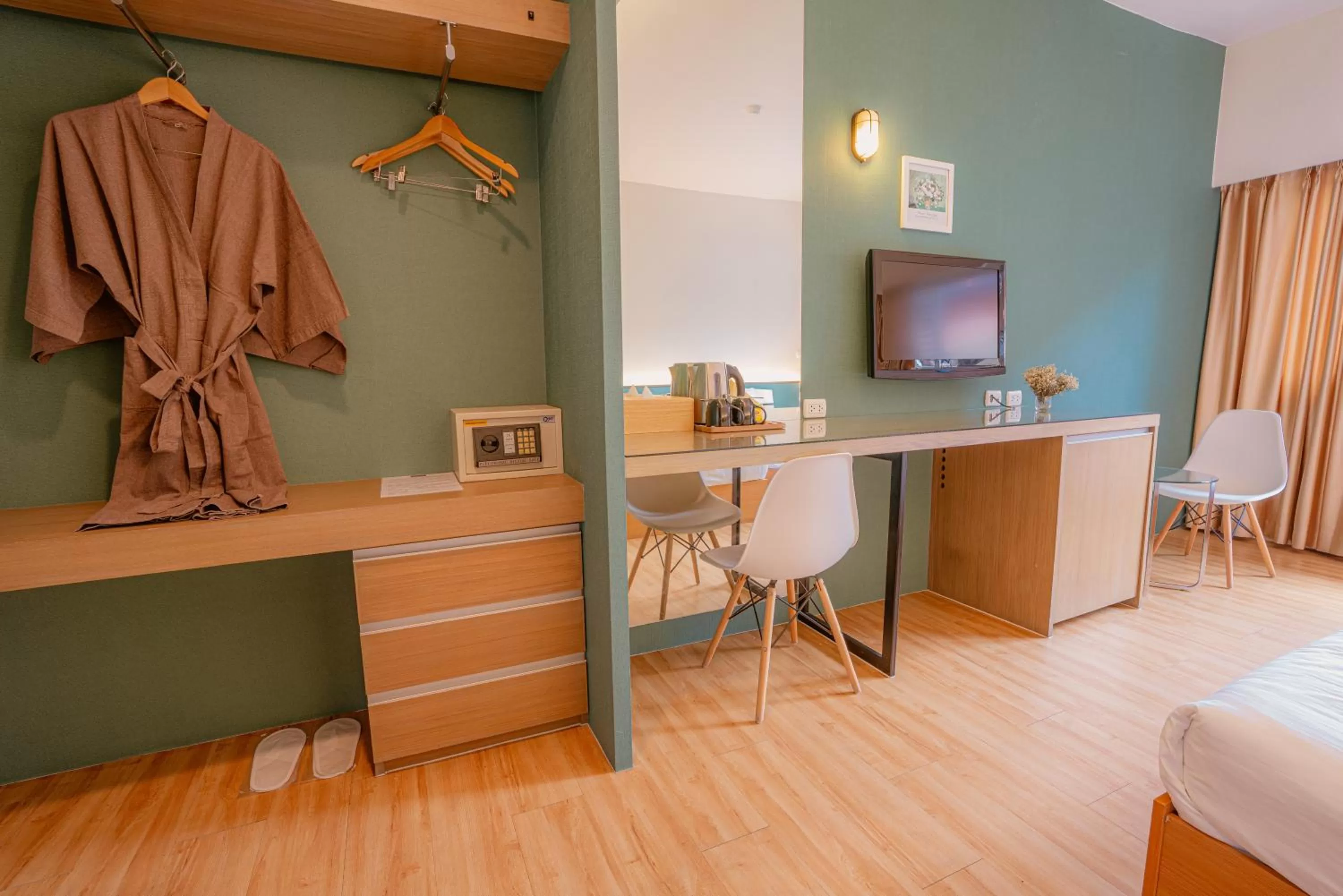 TV and multimedia, Bed in Peace Land Khaosan